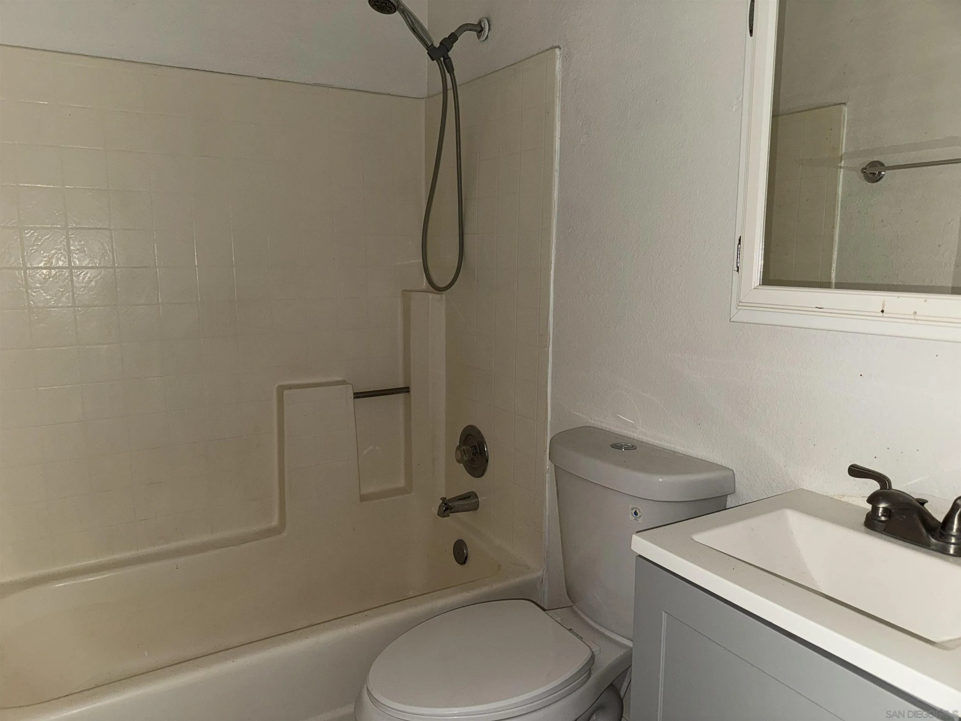 https://cdn.realtyfeed.com/cdn/127/260006405/07b72e860f1e54b3c1e1adf5d2f18383.webp
