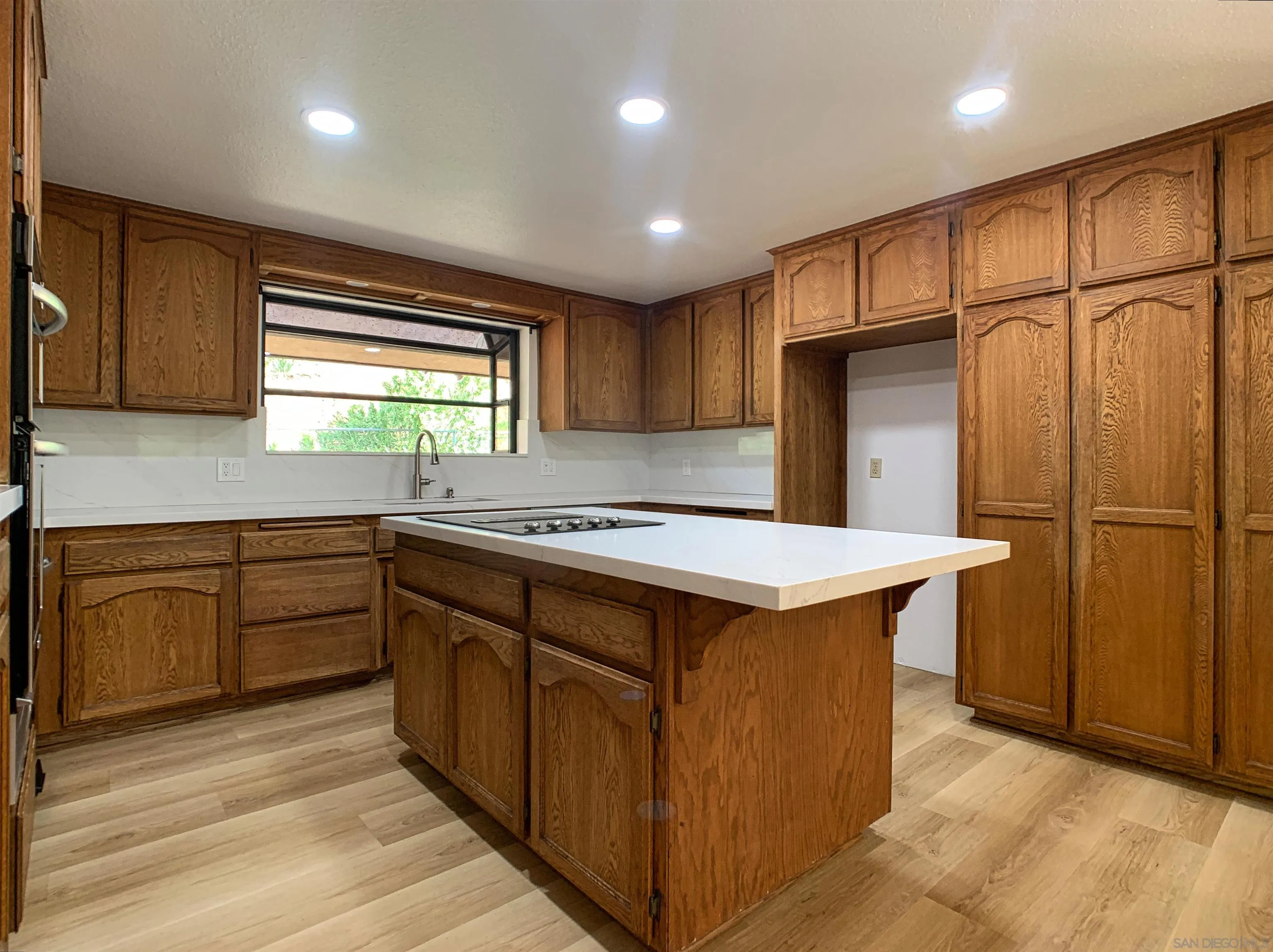 https://cdn.realtyfeed.com/cdn/127/260006405/1b44e048617ce1df7786a06e28a223d1.webp
