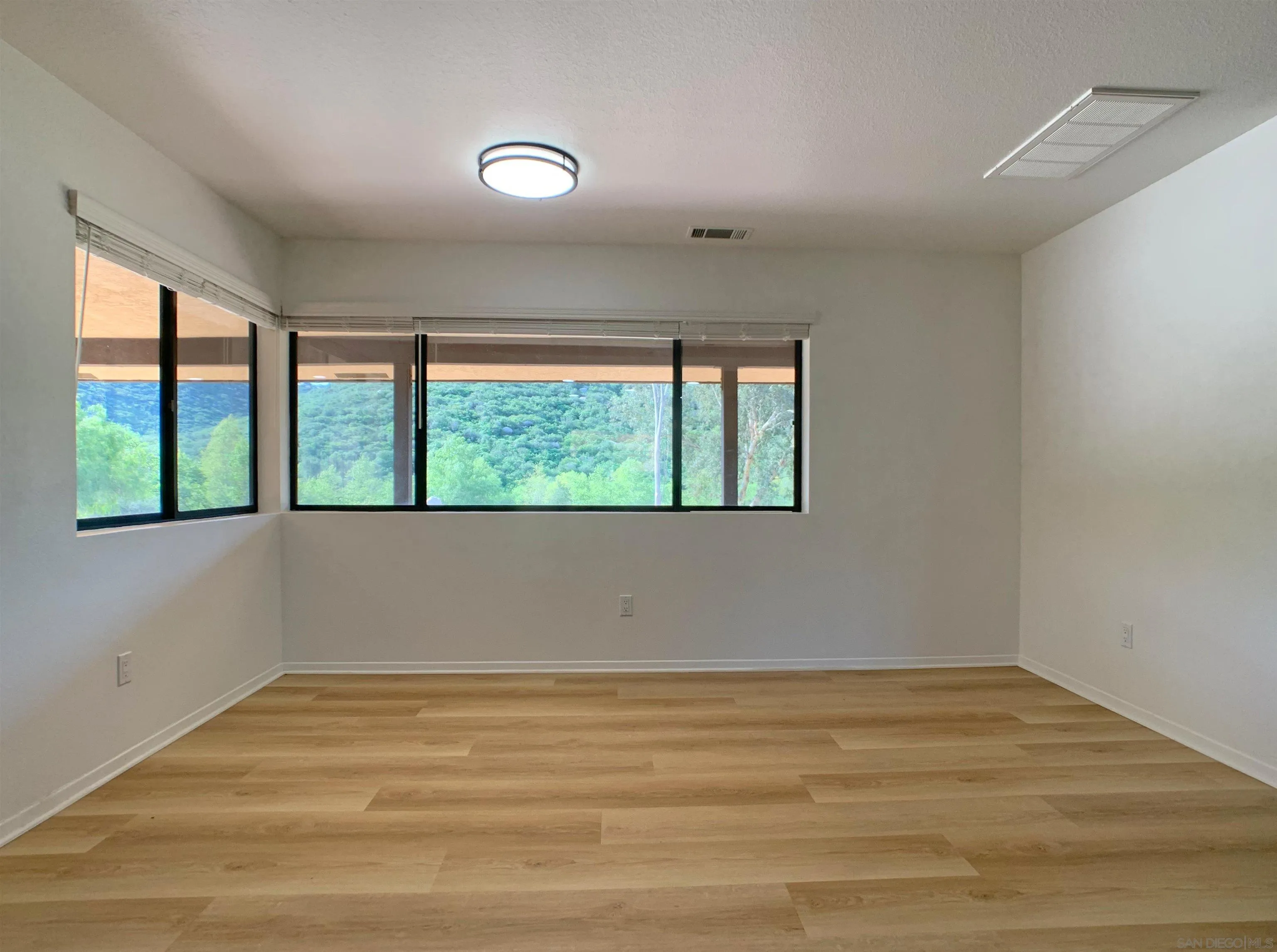https://cdn.realtyfeed.com/cdn/127/260006405/1e0c2d70bd92211a02623b178b9780c2.webp