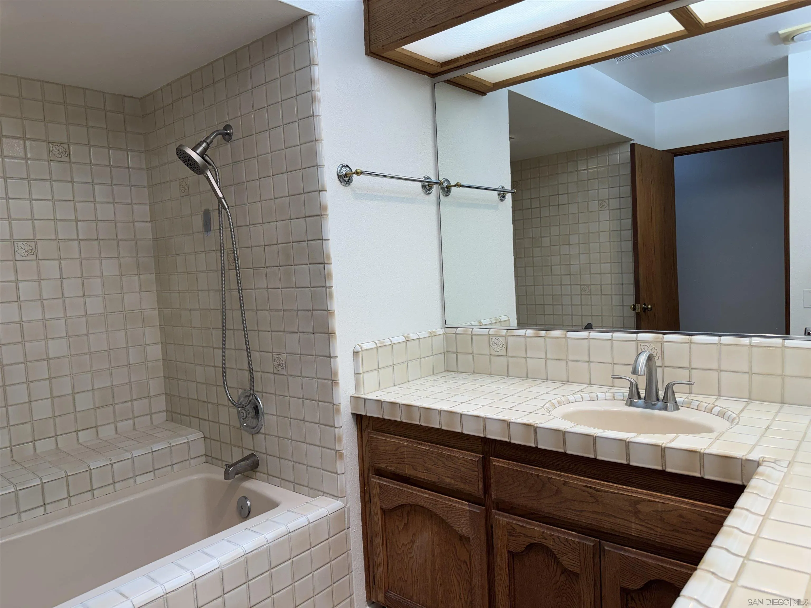 https://cdn.realtyfeed.com/cdn/127/260006405/202aa55d875340e075ee633054624e09.webp
