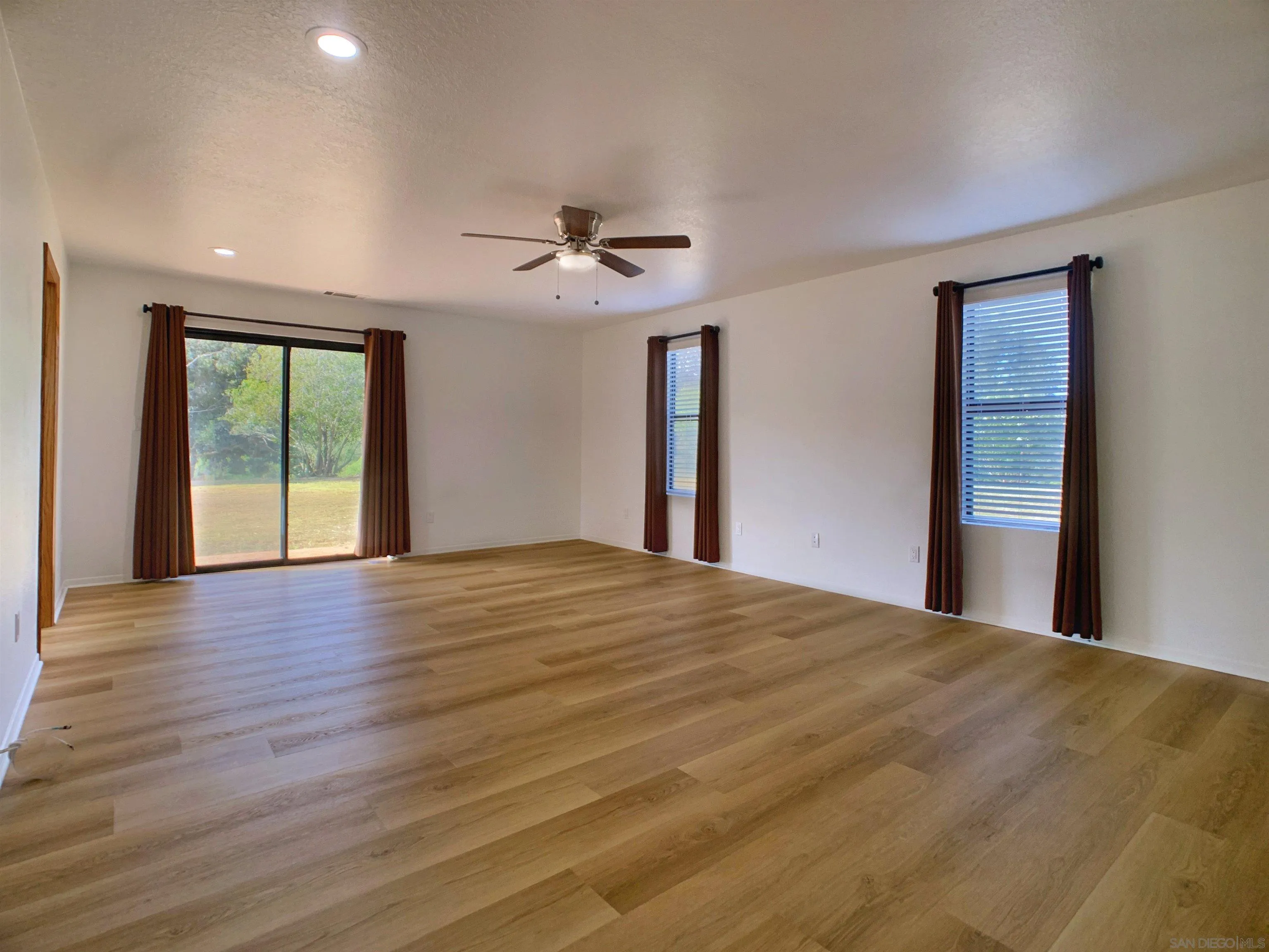 https://cdn.realtyfeed.com/cdn/127/260006405/23c4bc5a8f735e49b0e634ced0587d68.webp