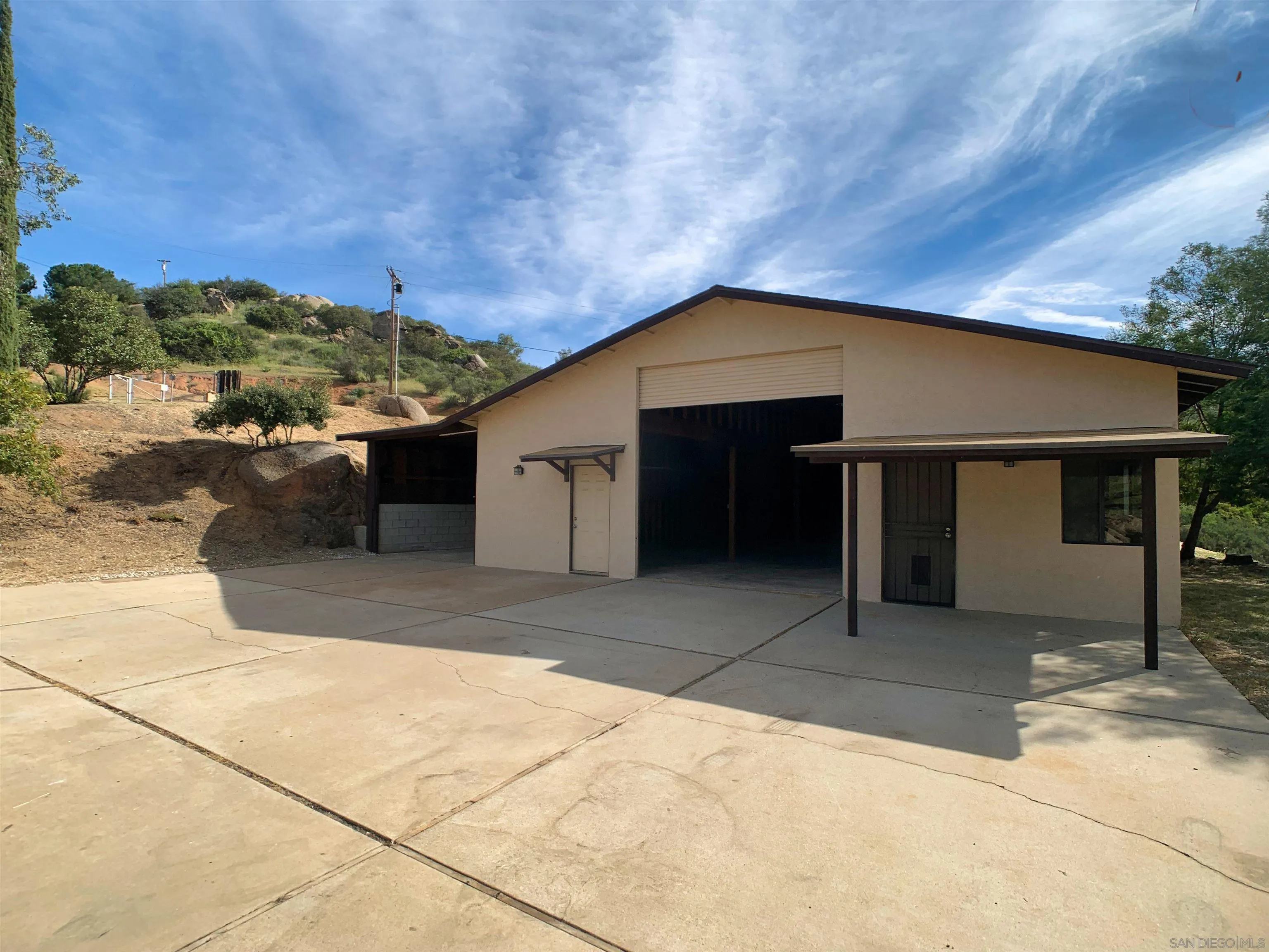 https://cdn.realtyfeed.com/cdn/127/260006405/3bc33328b56fedd80a9ce66b8372a6c5.webp