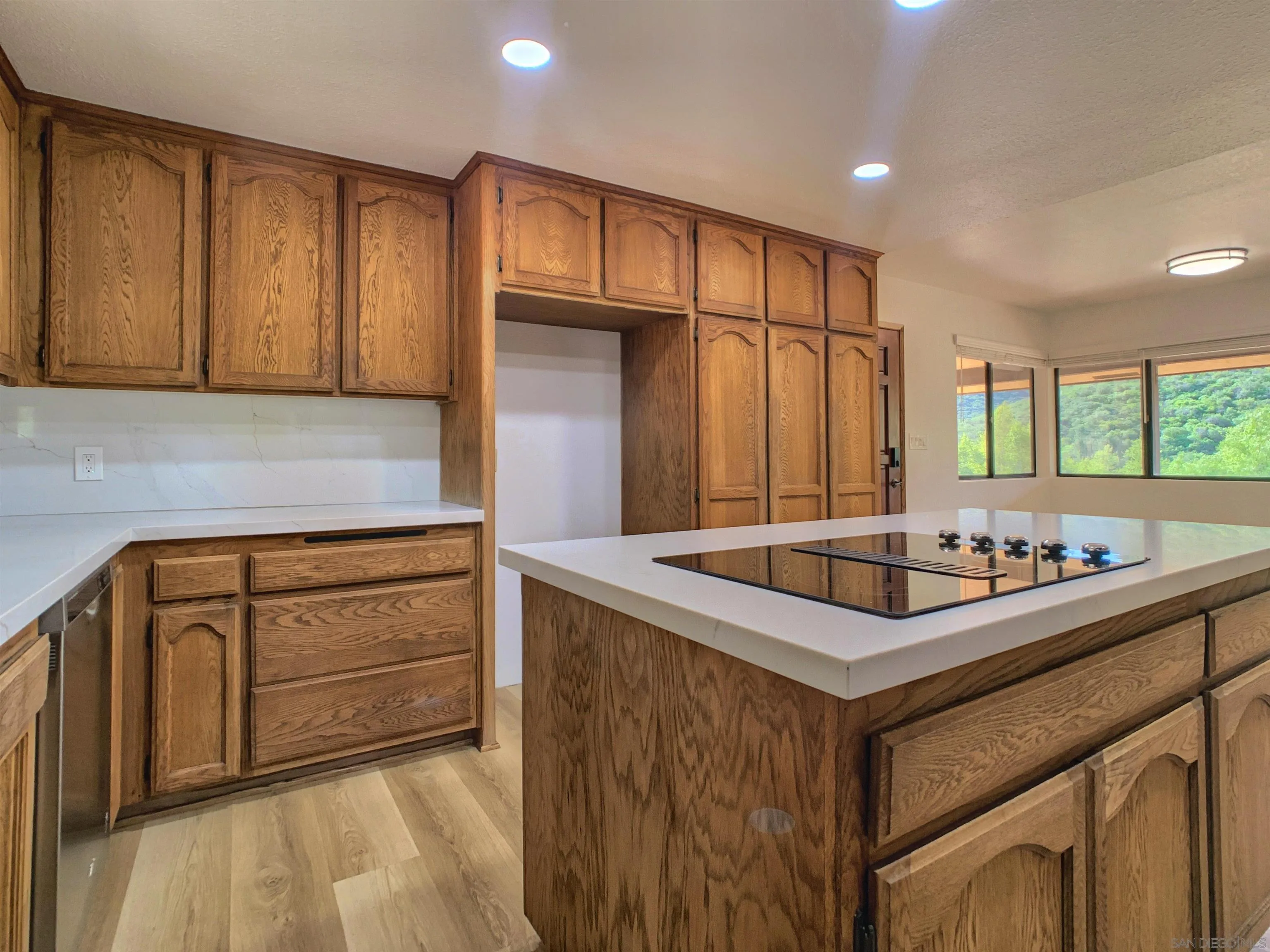 https://cdn.realtyfeed.com/cdn/127/260006405/42f9fd56ce51acc7ace2f886a08f347d.webp