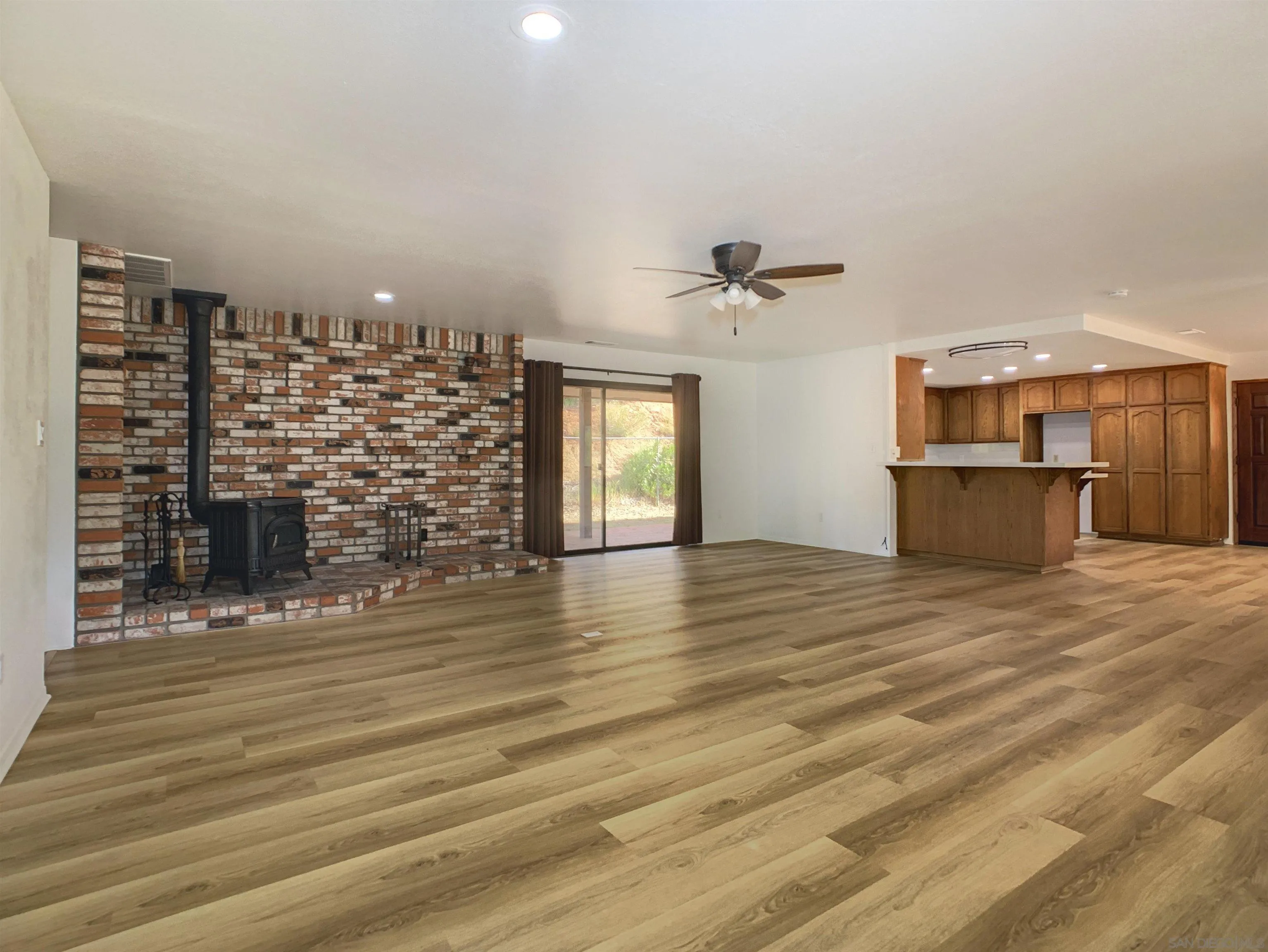 https://cdn.realtyfeed.com/cdn/127/260006405/4d069de71a752a9ebfdcc7d9ceec2110.webp