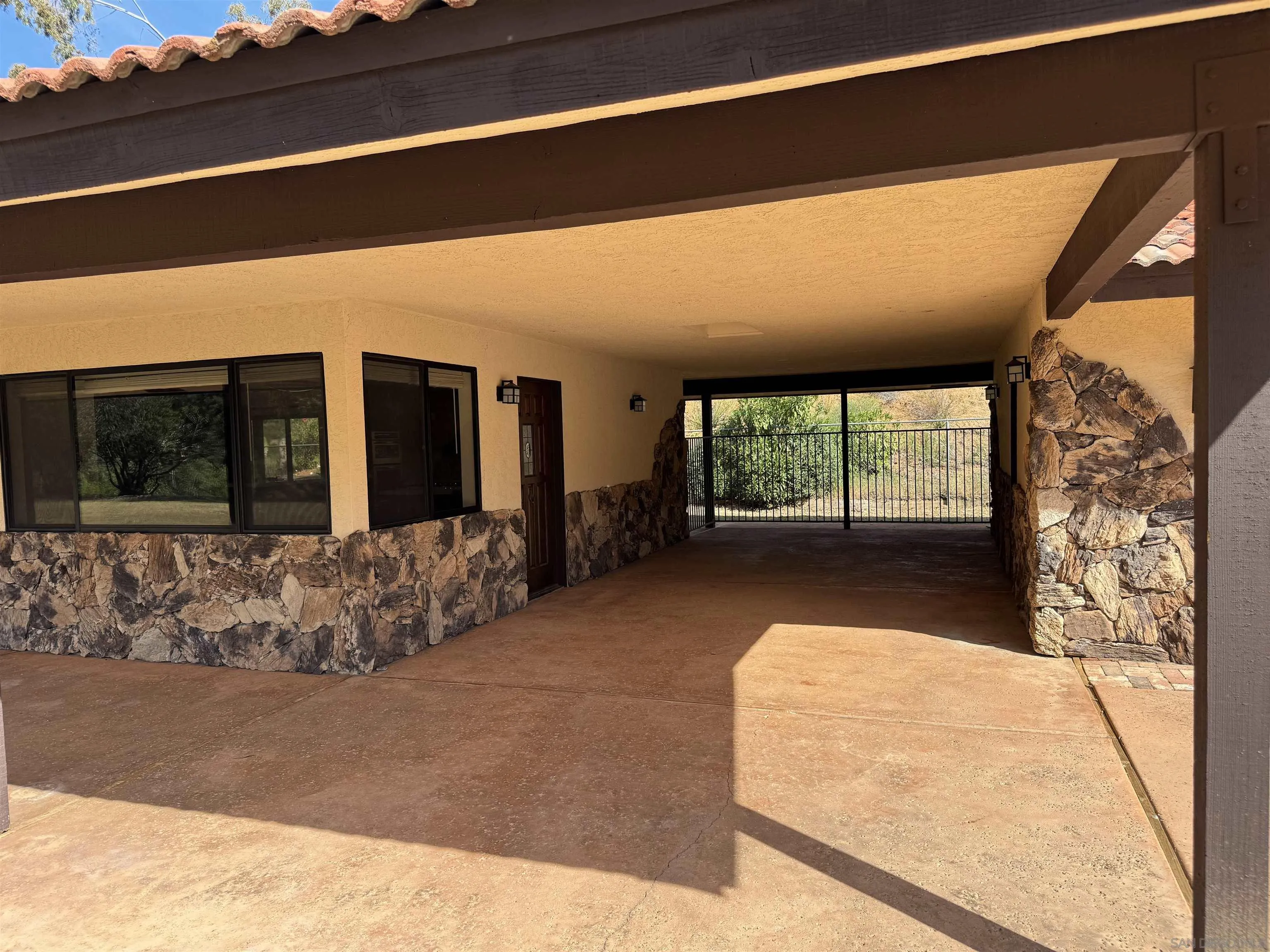 https://cdn.realtyfeed.com/cdn/127/260006405/51e69293419dbecaec103eb099c67588.webp