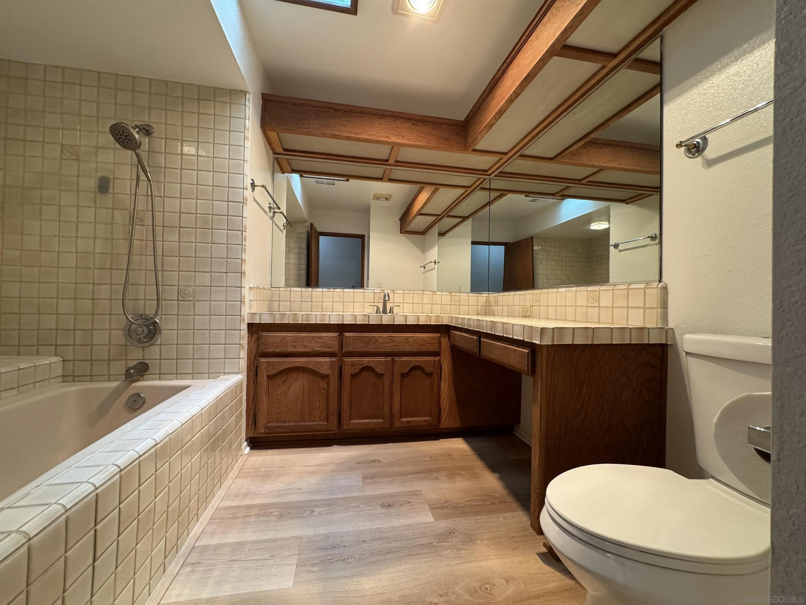 https://cdn.realtyfeed.com/cdn/127/260006405/859ad44a964c6f1f56f7a33539d657a1.webp