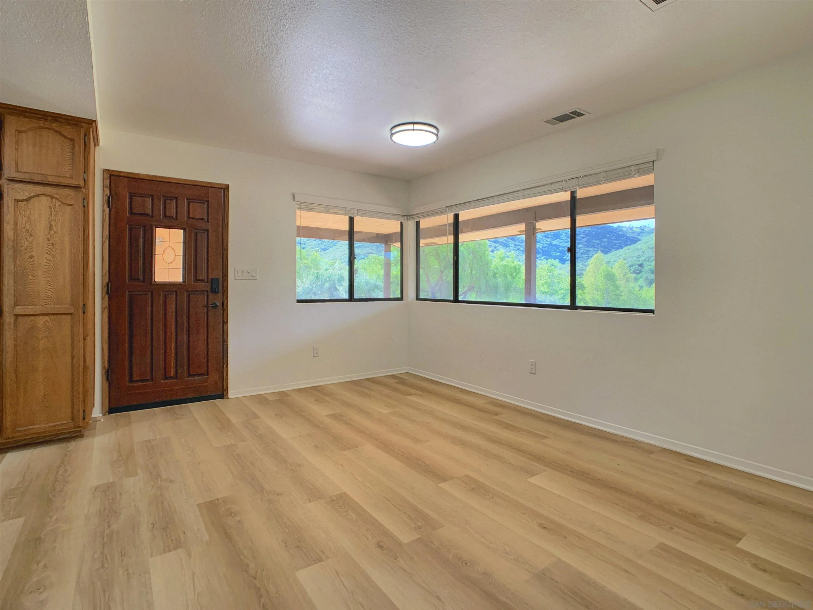 https://cdn.realtyfeed.com/cdn/127/260006405/885705a84be5246e376db772f15c3e96.webp
