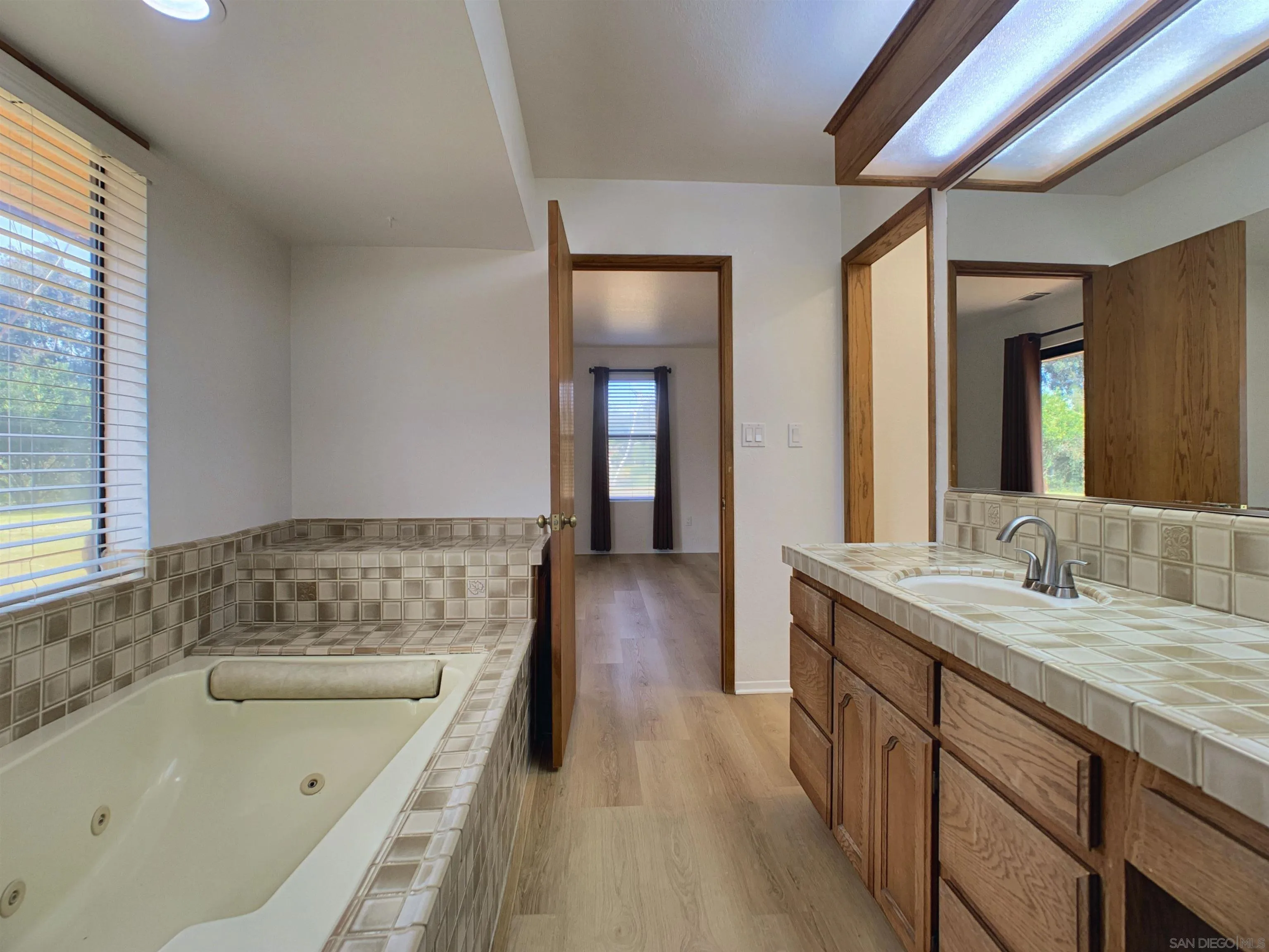 https://cdn.realtyfeed.com/cdn/127/260006405/da42c448619d346a9fc3ec1da3bae237.webp