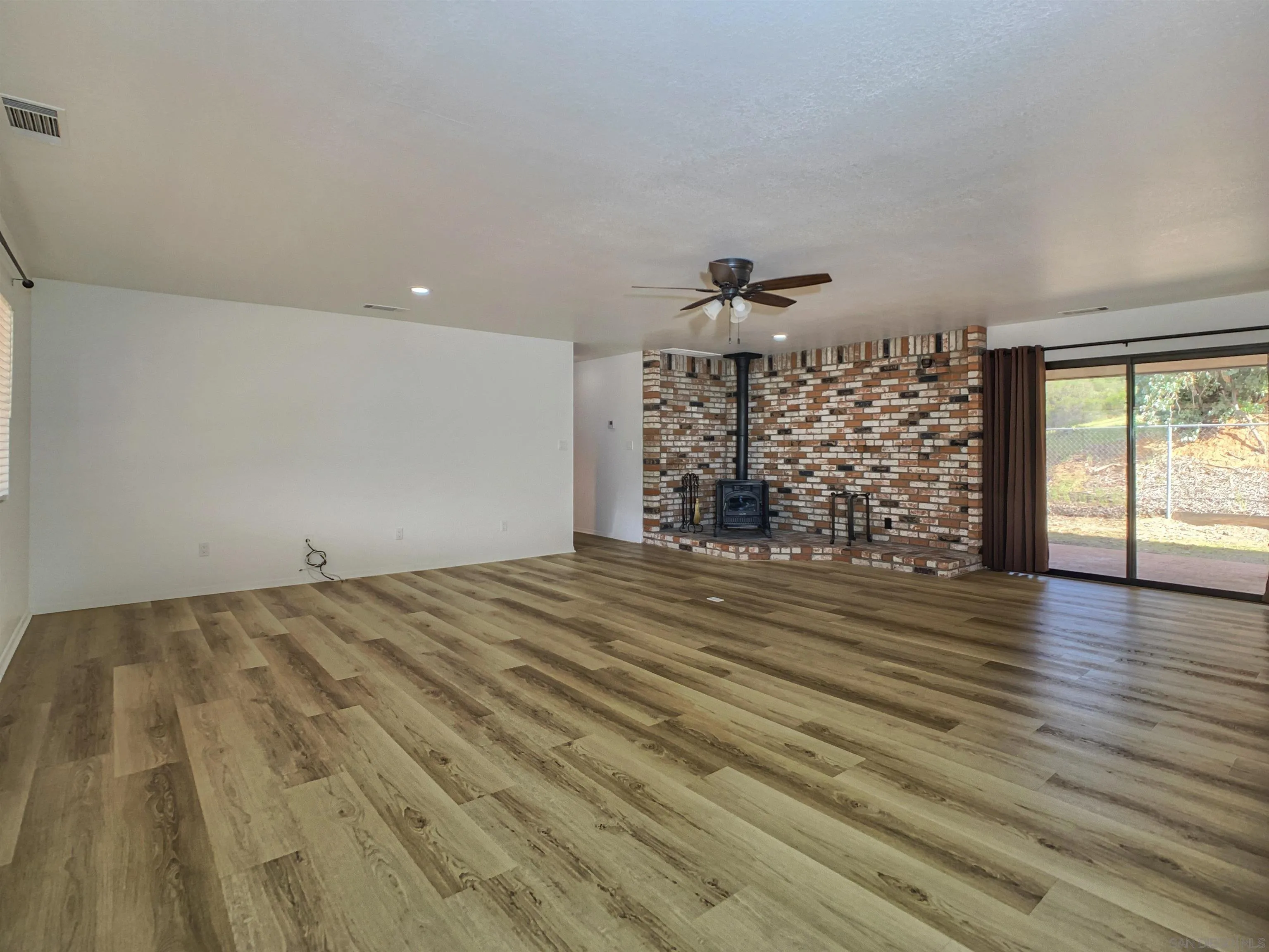 https://cdn.realtyfeed.com/cdn/127/260006405/da5b1b47674fc460eb6e2200723e649f.webp