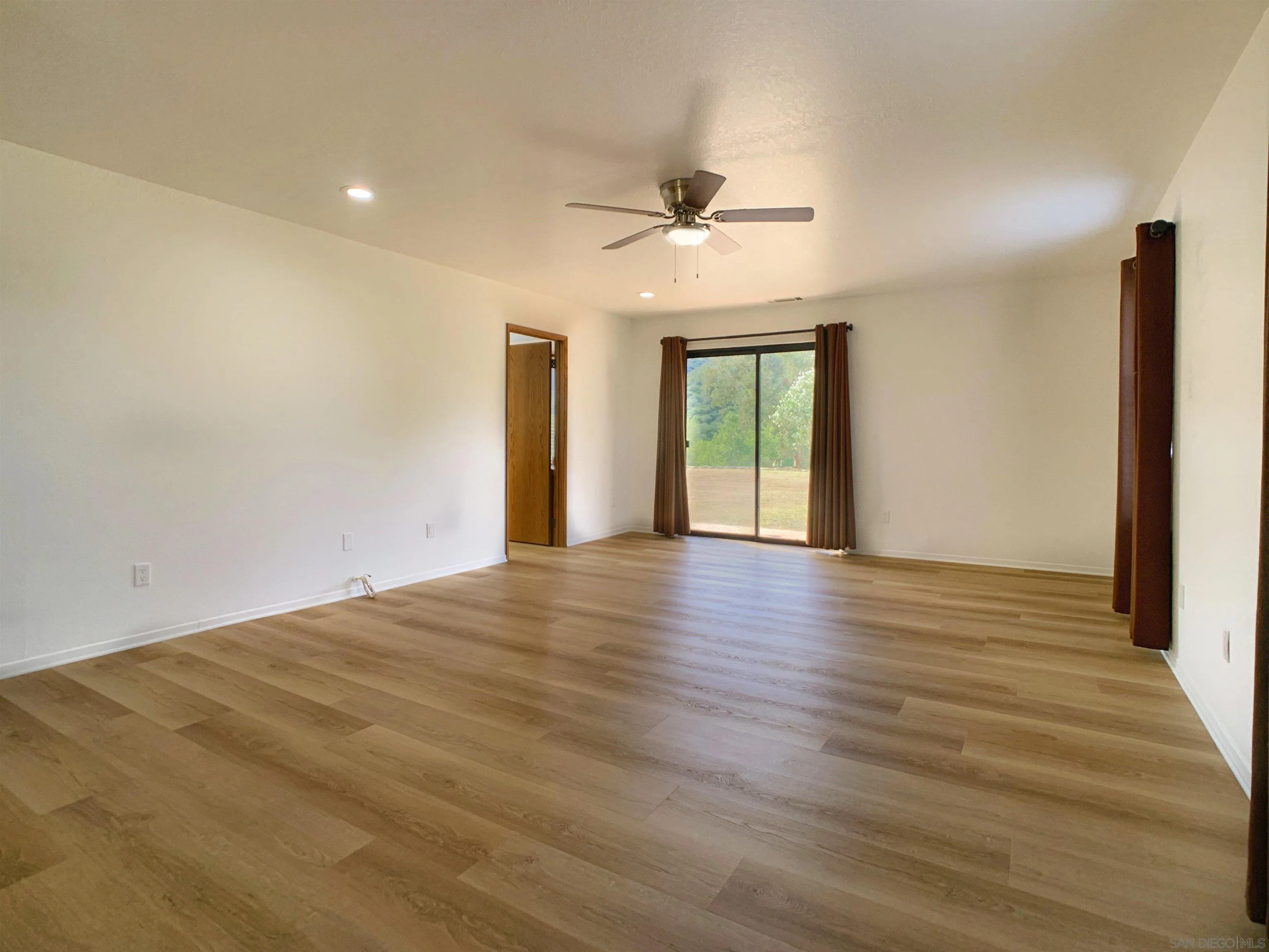 https://cdn.realtyfeed.com/cdn/127/260006405/dc213727221b71a2e0db5ab3ae624d21.webp