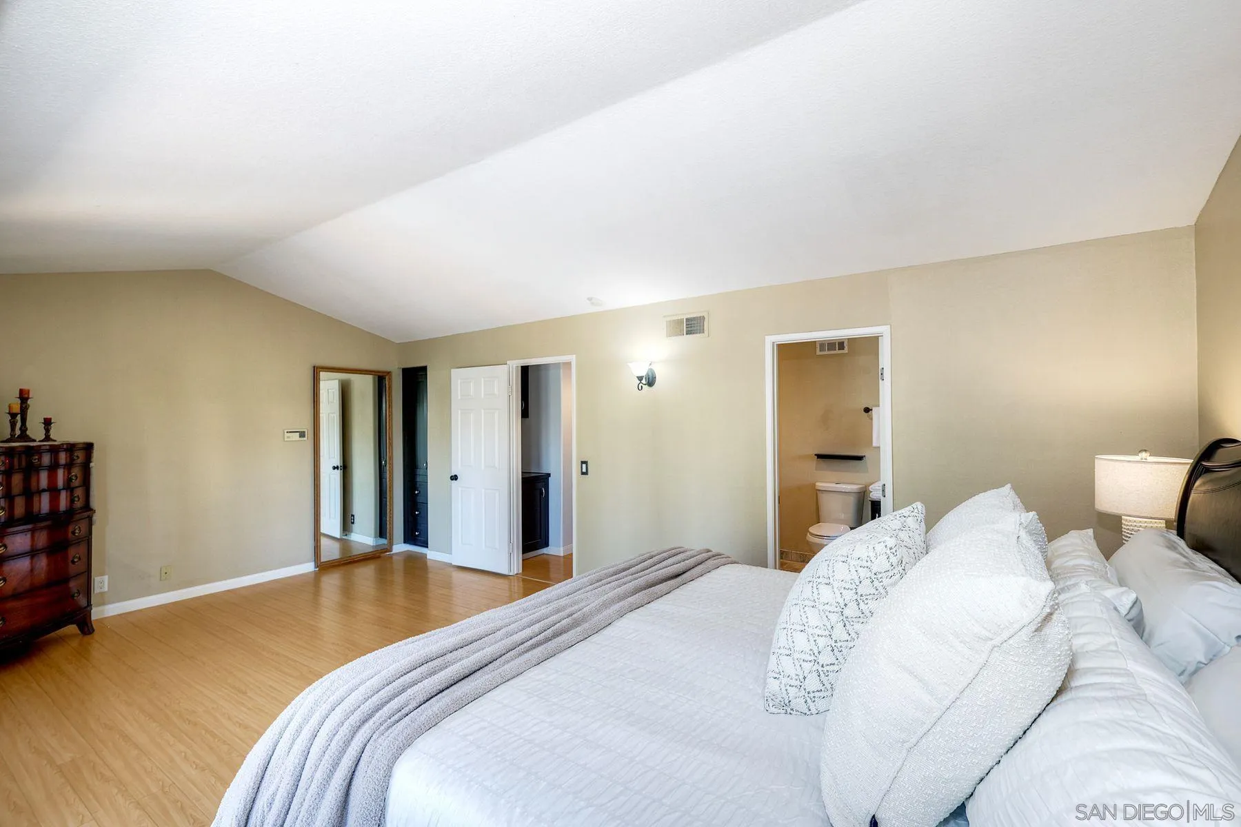 https://cdn.realtyfeed.com/cdn/127/260006415/d0fde0c86194e13b045088c66c225bc8.webp
