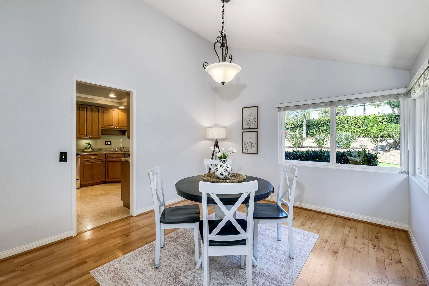 https://cdn.realtyfeed.com/cdn/127/260006415/f07a920fe95f213fc7c625b49b646bd4.webp