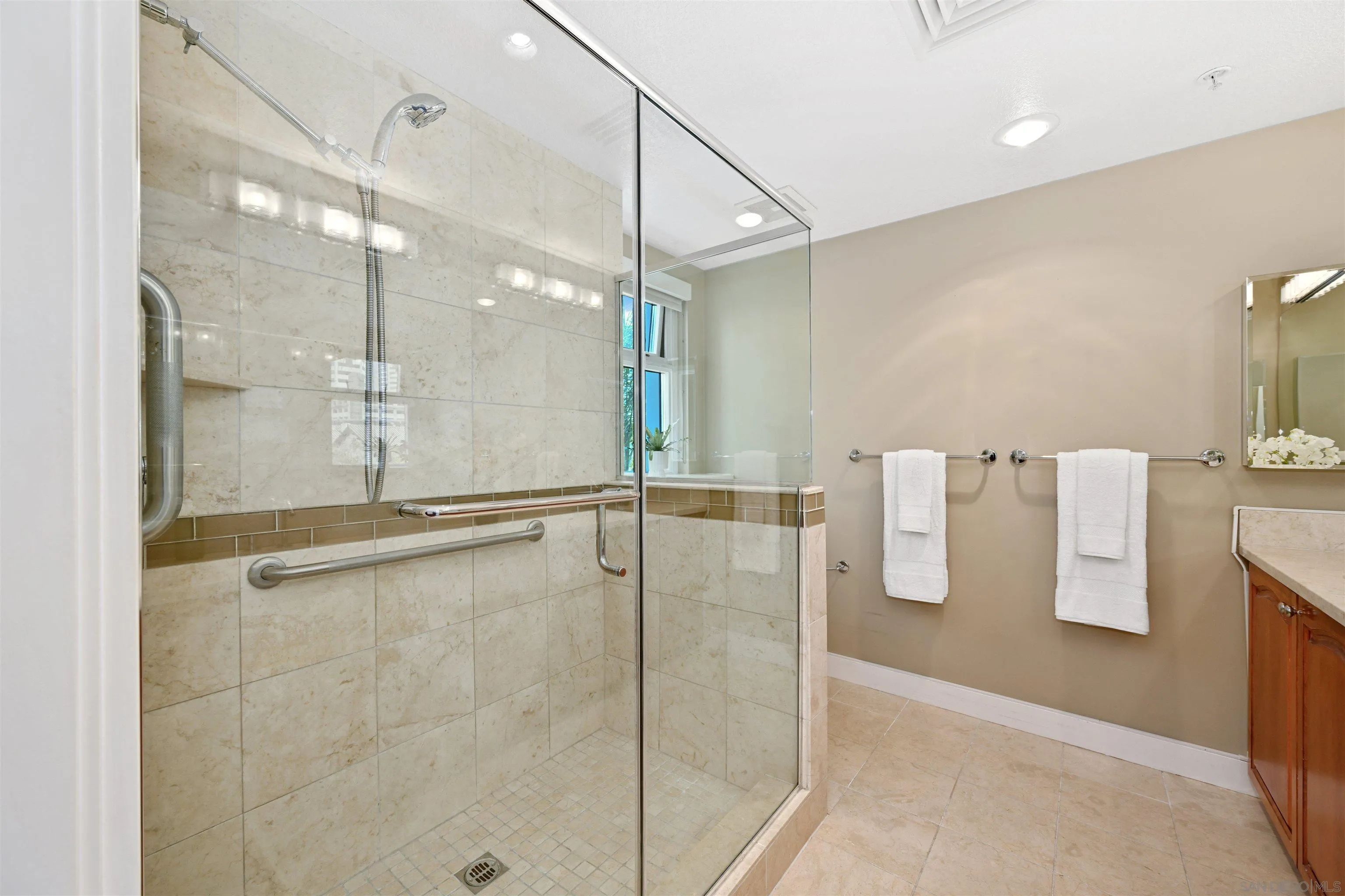 https://cdn.realtyfeed.com/cdn/127/260006422/2c09036318ea0b8c65846ae3abb45a30.webp
