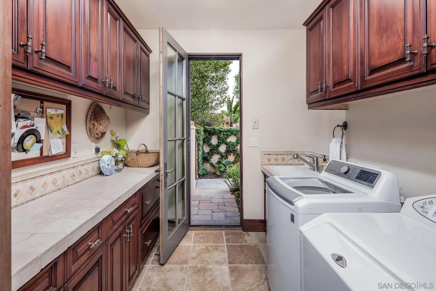 https://cdn.realtyfeed.com/cdn/127/260006423/66734617298c81aa6b7d791ecf7f8eb4.webp