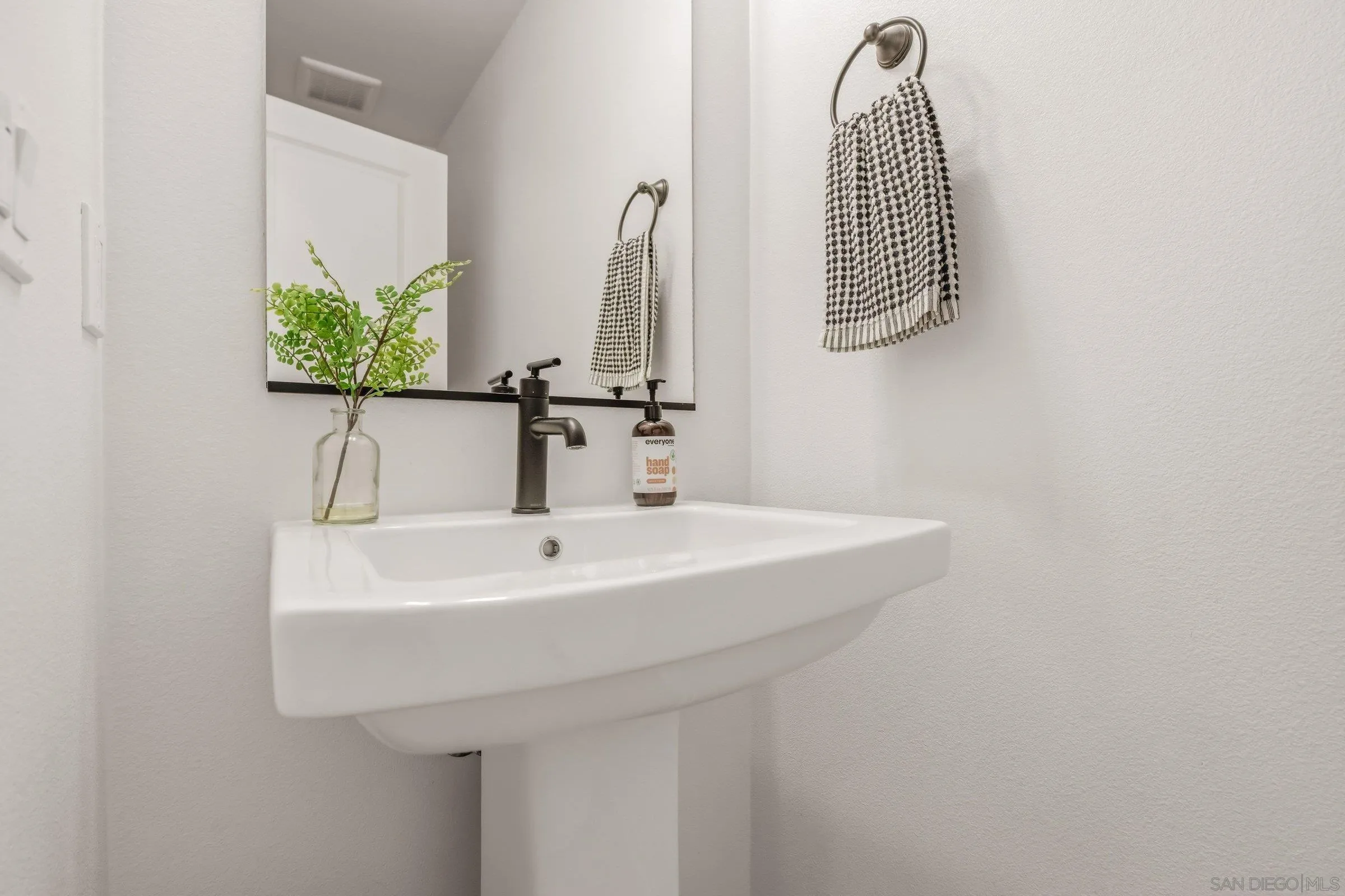 Photo #14: 260006431 Listing: Photo #14