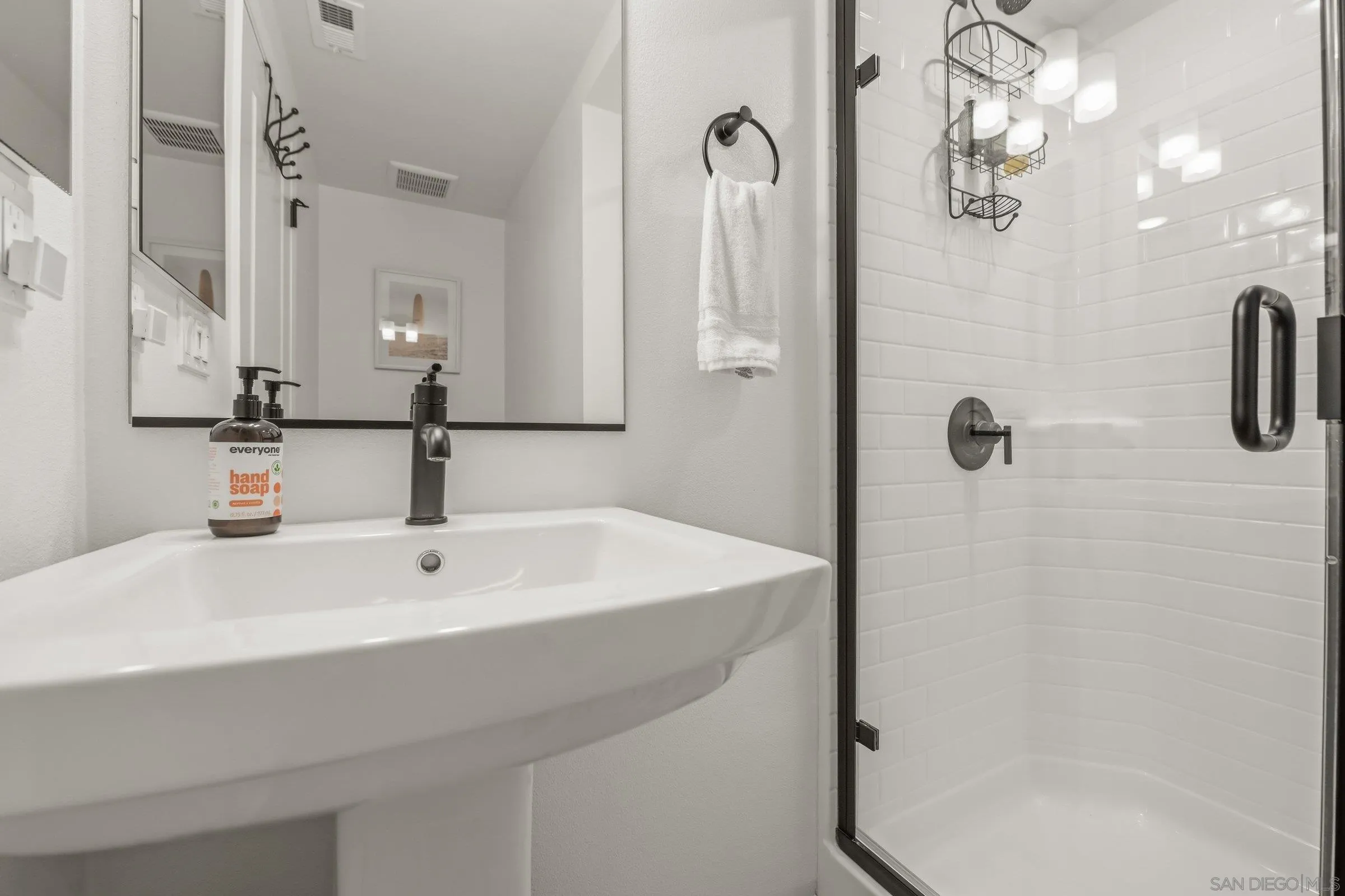 Photo #12: 260006431 Listing: Photo #12