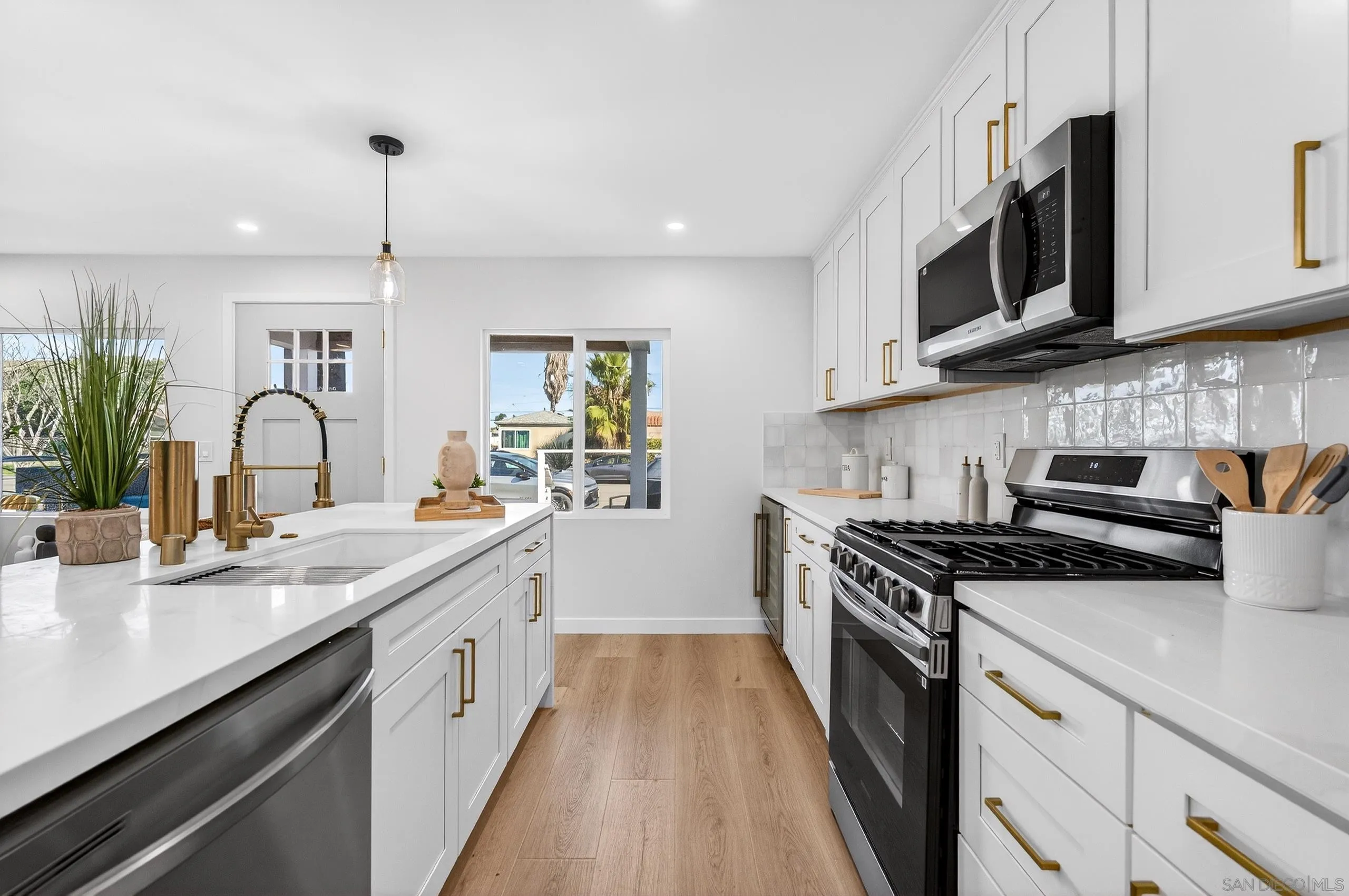 https://cdn.realtyfeed.com/cdn/127/260006433/a5925b362846ed5646f717b320ae1332.webp