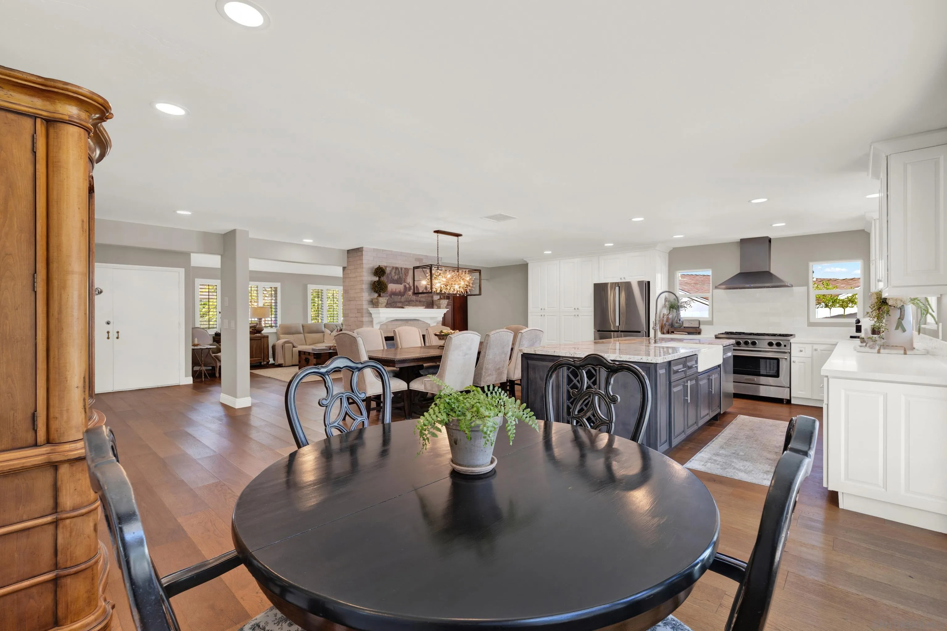 https://cdn.realtyfeed.com/cdn/127/260006435/13f9f5cebffd5b9b923782c6df34fcea.webp