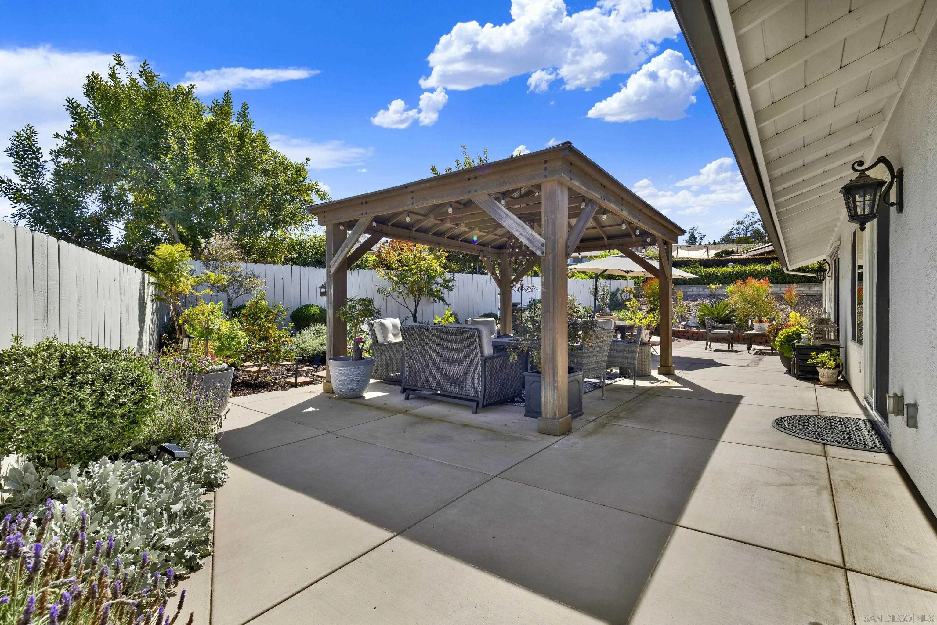https://cdn.realtyfeed.com/cdn/127/260006435/34d6f0e7bb62407f7612aae946d5db53.webp
