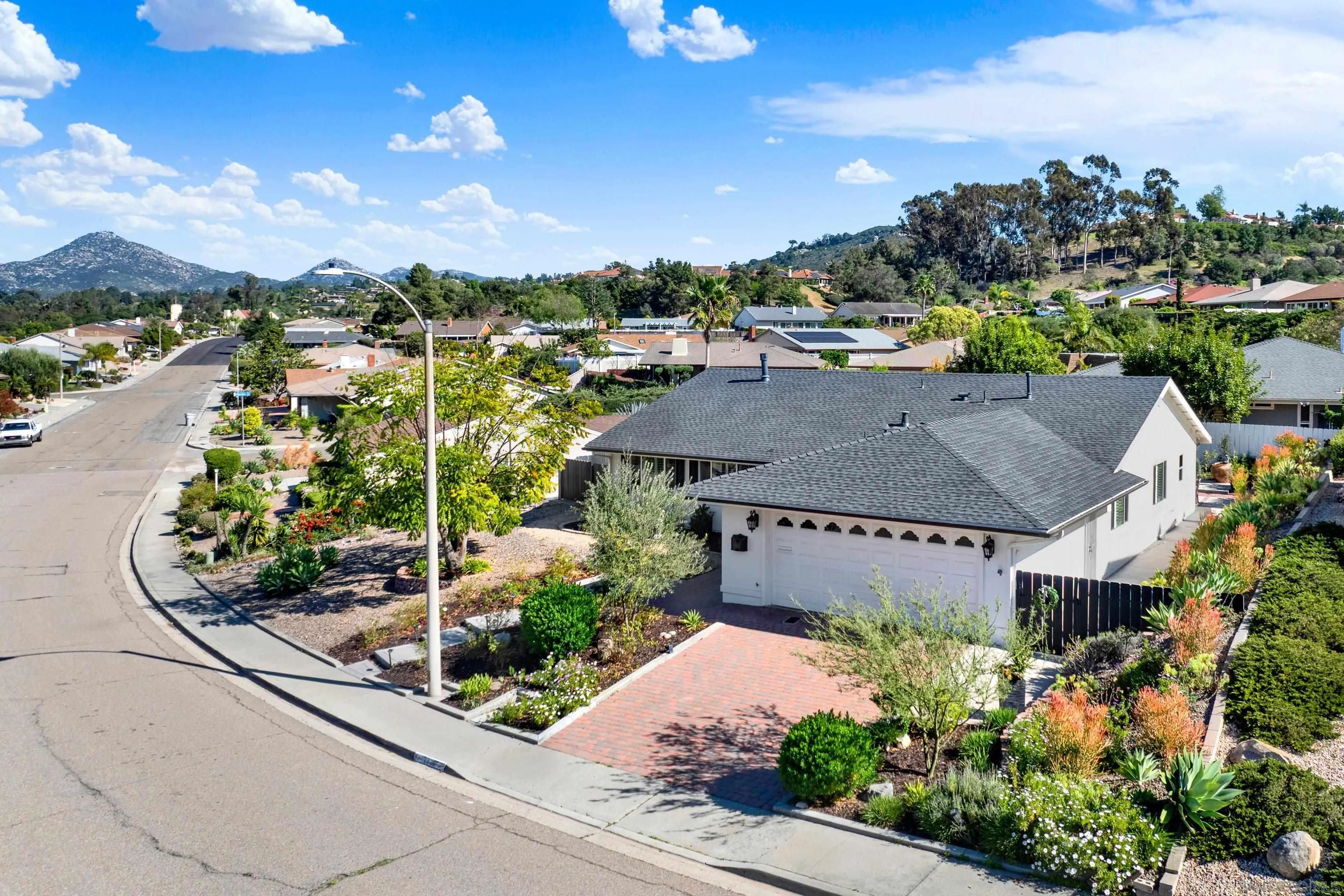 https://cdn.realtyfeed.com/cdn/127/260006435/8f74b454150843c1e7168ce3a199a771.webp