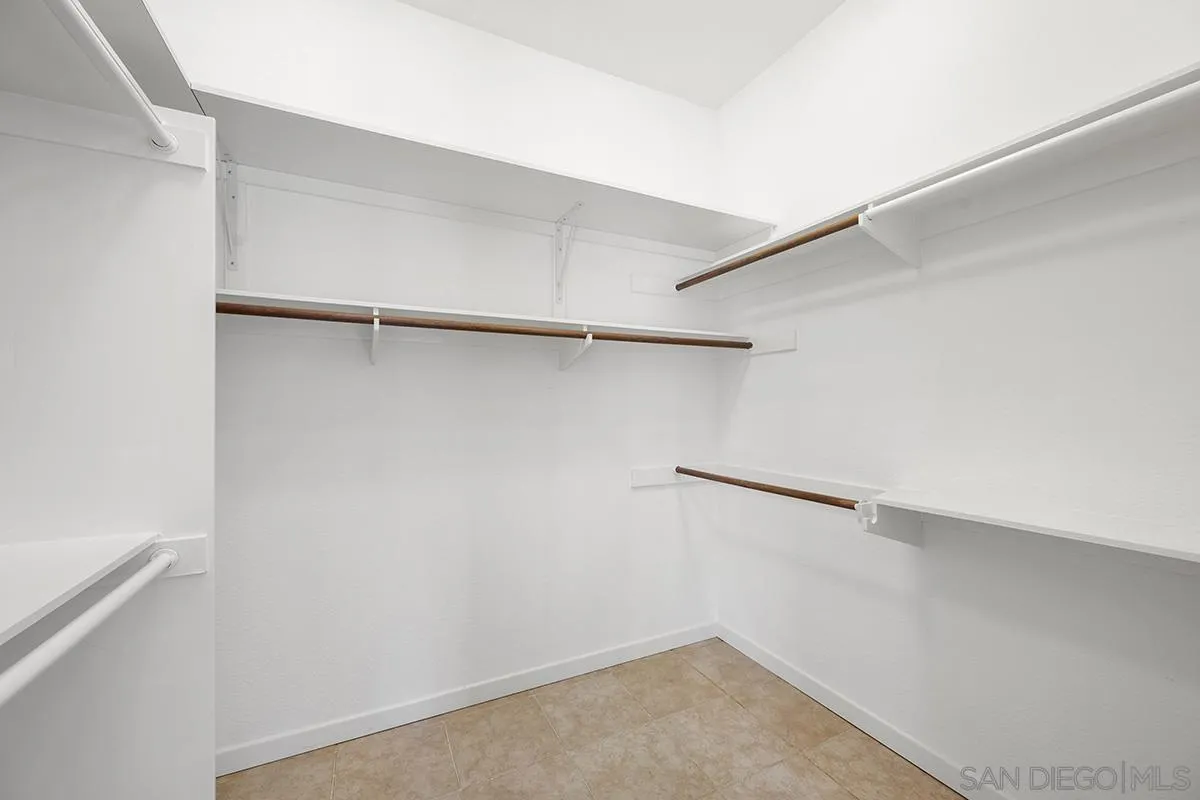 https://cdn.realtyfeed.com/cdn/127/260006440/c1956093b2482d70b8a970a0e484bc98.webp