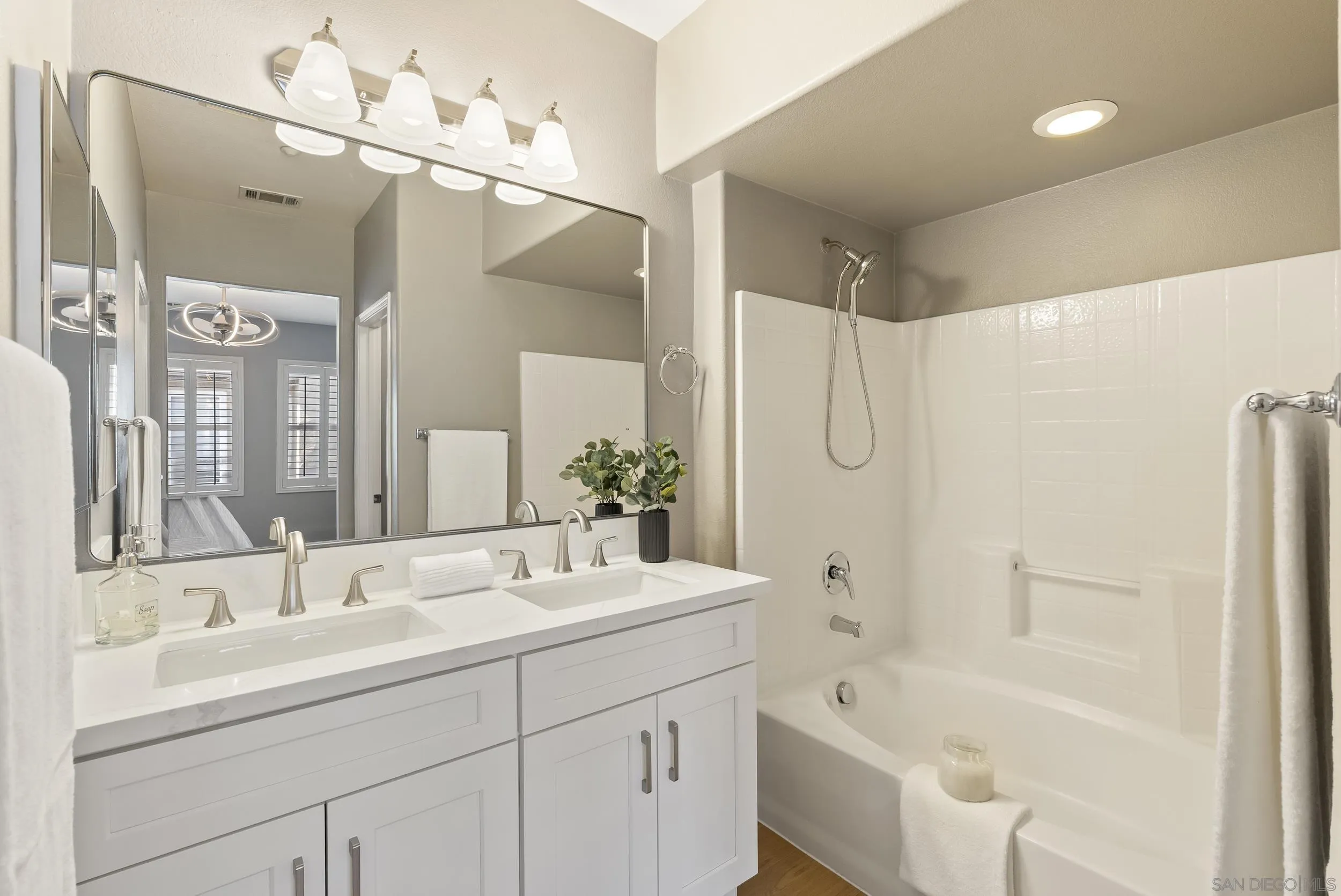 Photo #14: 260006441 Listing: Photo #14