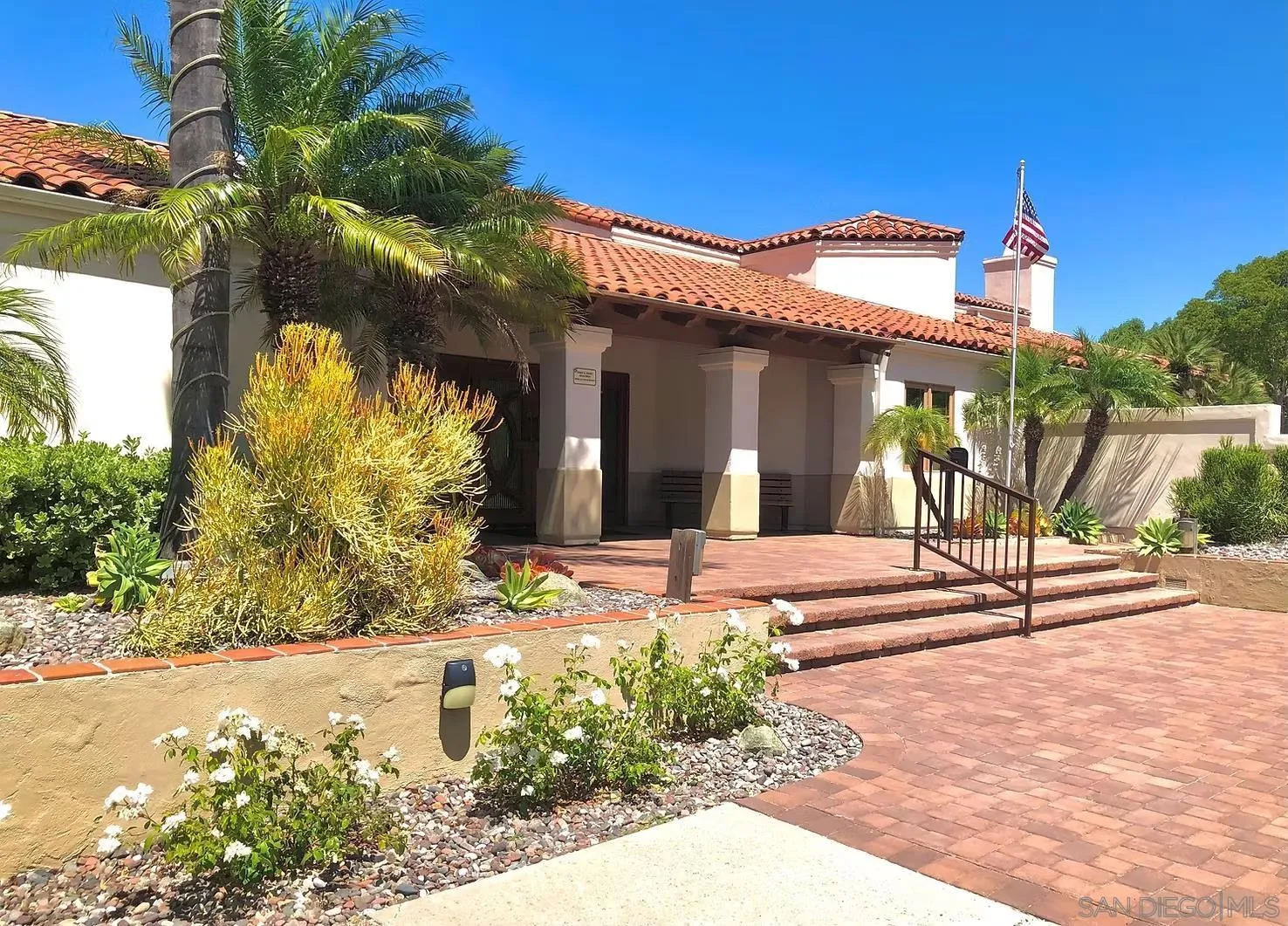 https://cdn.realtyfeed.com/cdn/127/260006445/e3f5a59a520d2b285522cea037af2f28.webp