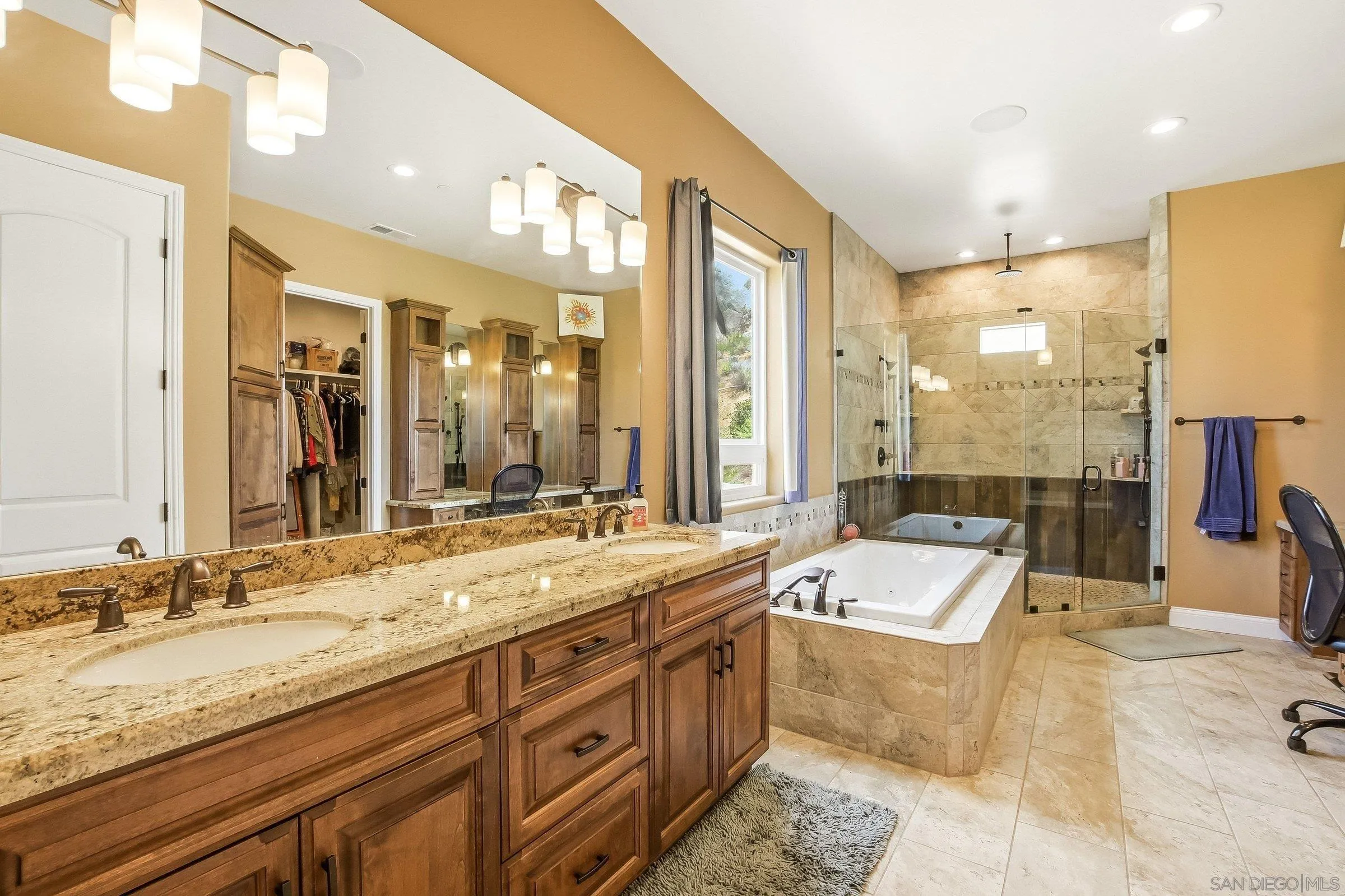 https://cdn.realtyfeed.com/cdn/127/260006447/2c4add75b4c3529eeabb6ed385d5bae9.webp
