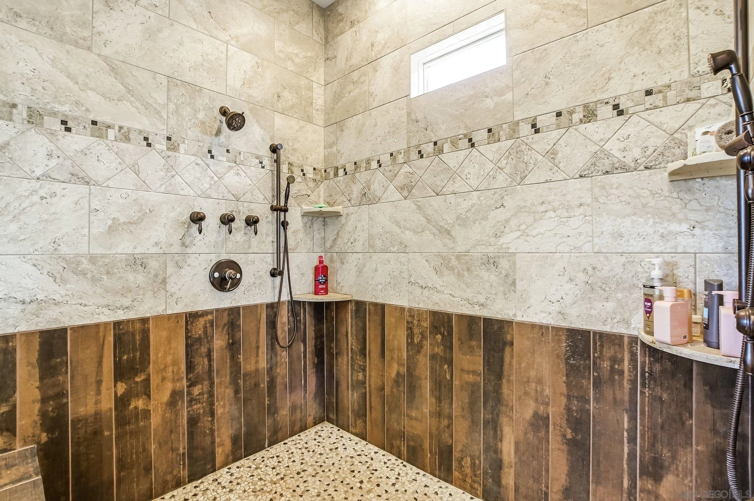 https://cdn.realtyfeed.com/cdn/127/260006447/6d6572e7cdf2f12c6a5b5bcee56475e8.webp