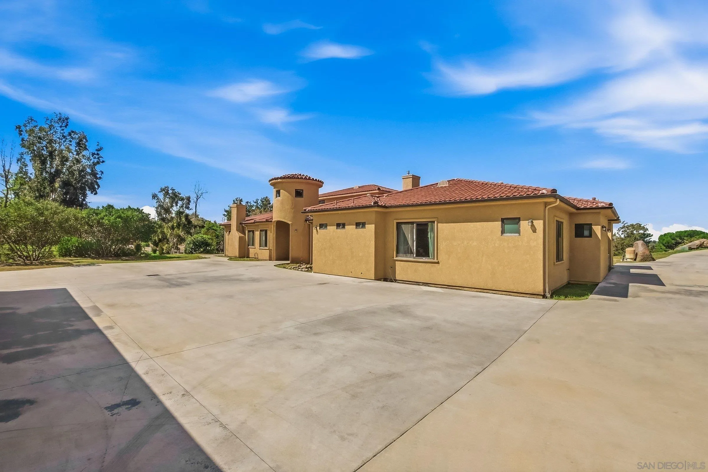 https://cdn.realtyfeed.com/cdn/127/260006447/71b08697ee96b9da5247cdcd17354d37.webp