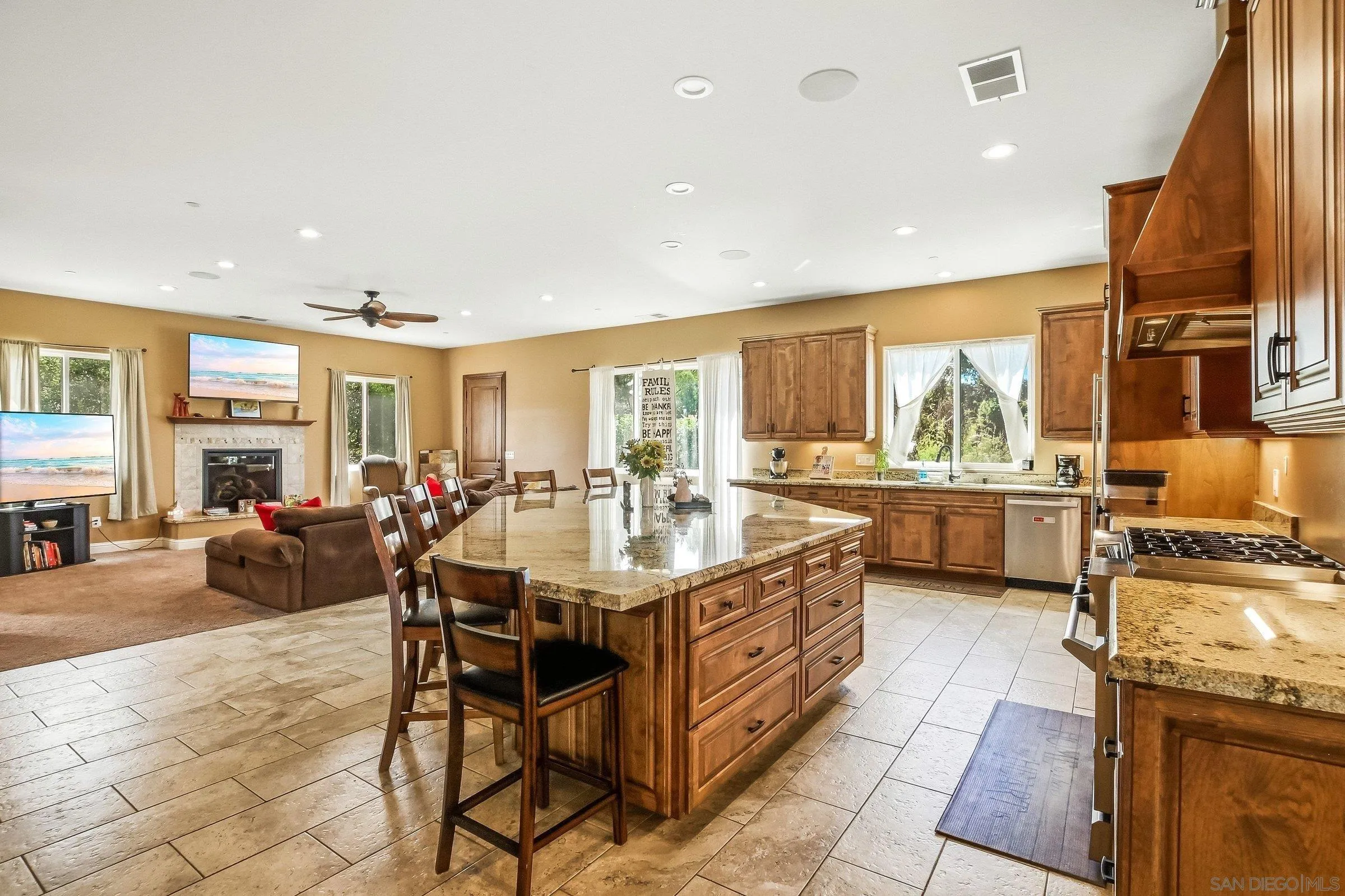 https://cdn.realtyfeed.com/cdn/127/260006447/8094aa76d42dc7fcbd84d0c6ada2fcb8.webp