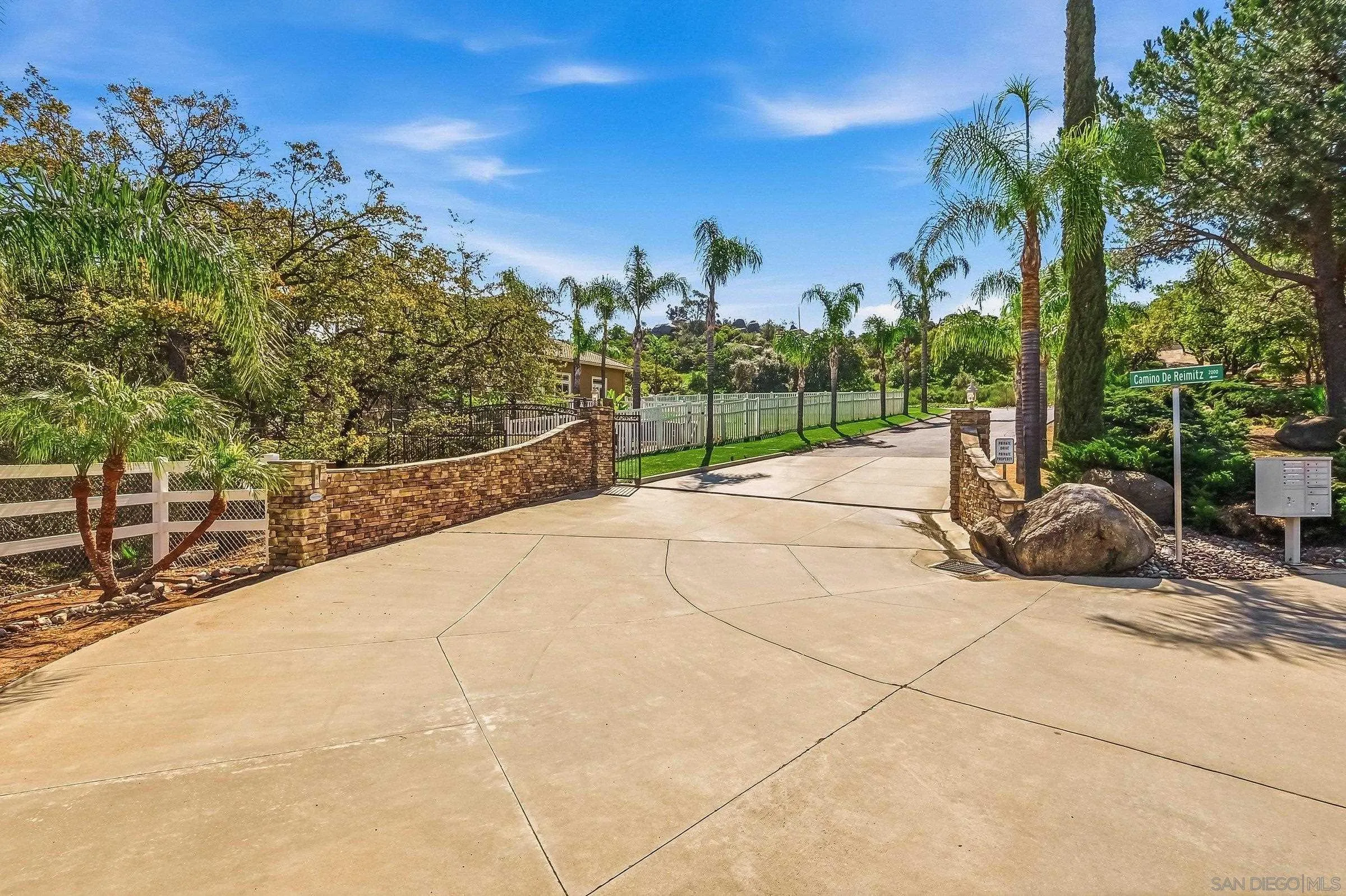 https://cdn.realtyfeed.com/cdn/127/260006447/8bc43638a454d33feca3e78b30e87969.webp