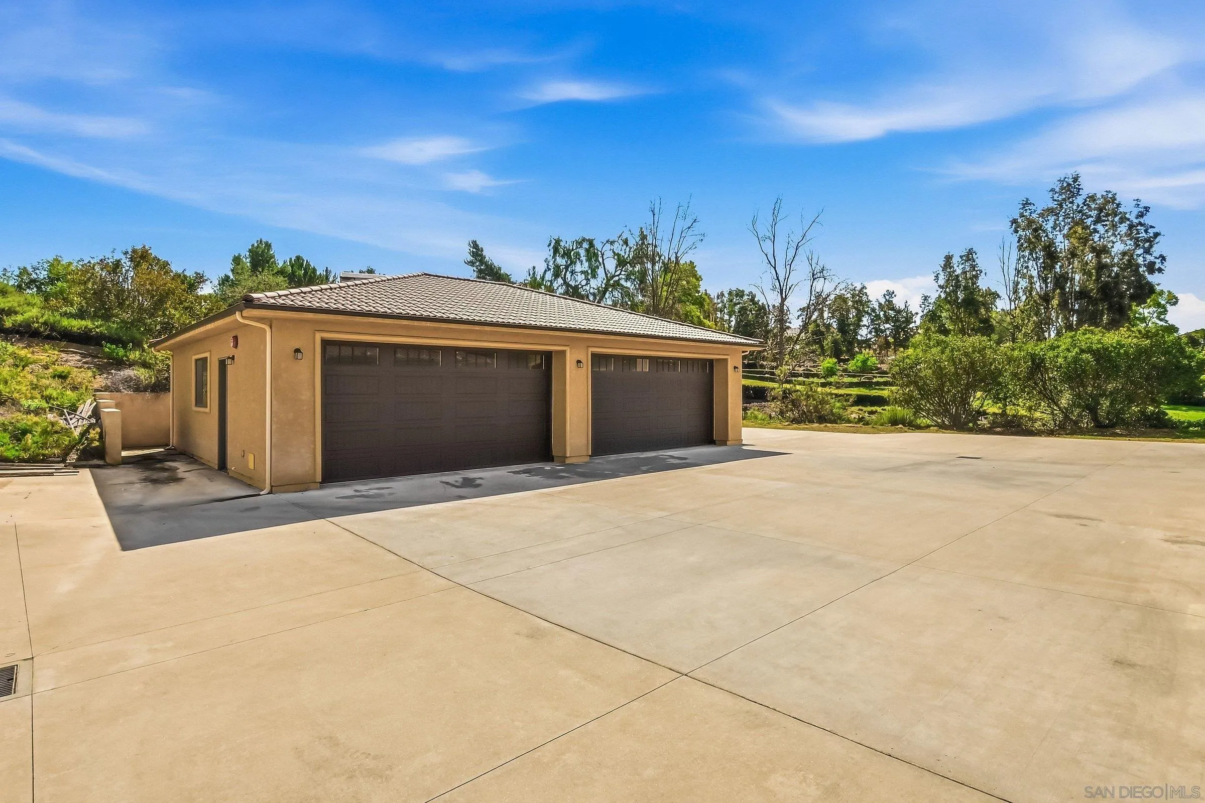 https://cdn.realtyfeed.com/cdn/127/260006447/a2efb0938d7a0d14d482472289906675.webp