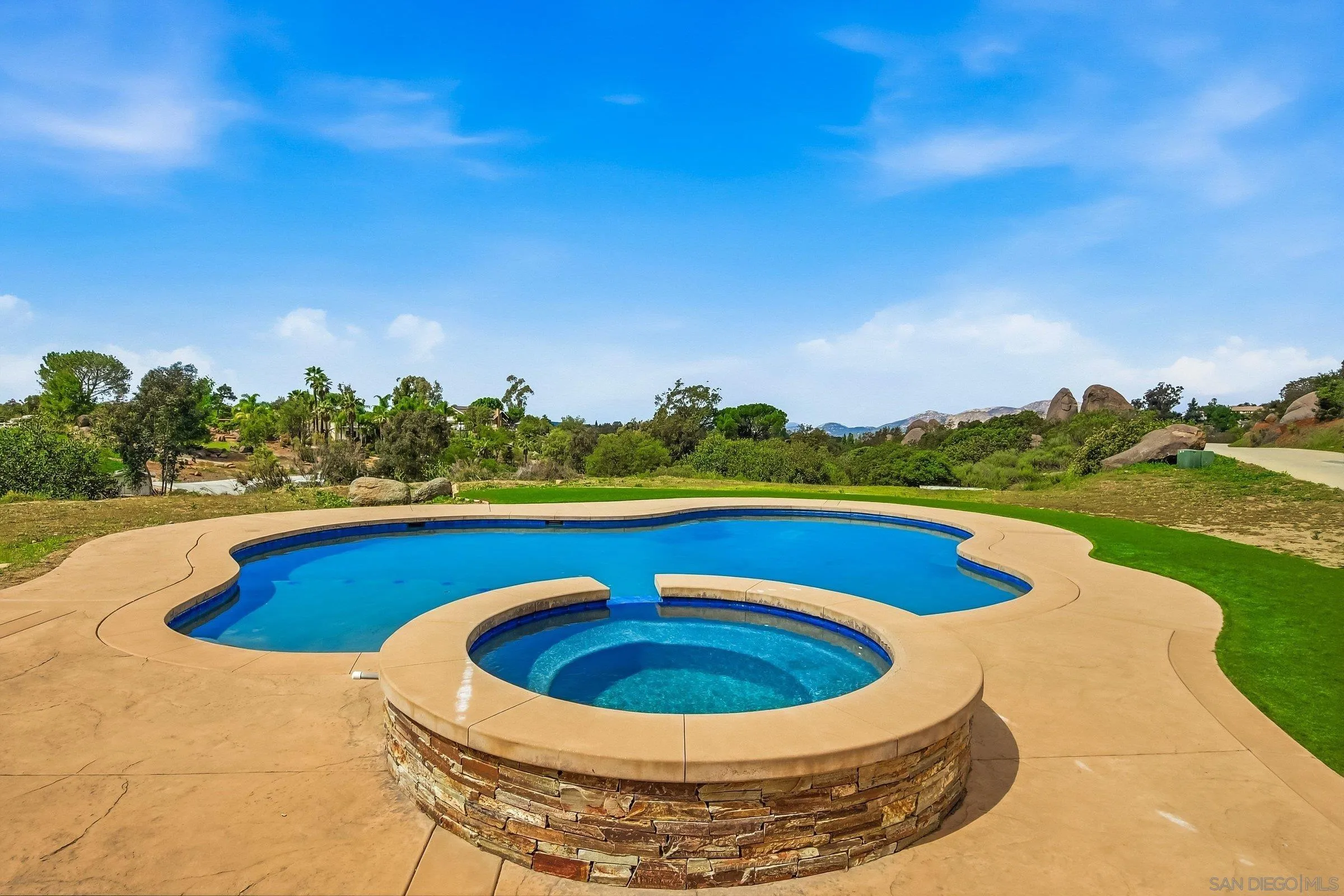 https://cdn.realtyfeed.com/cdn/127/260006447/e99e1278f11278bd69c348ed811a75c5.webp
