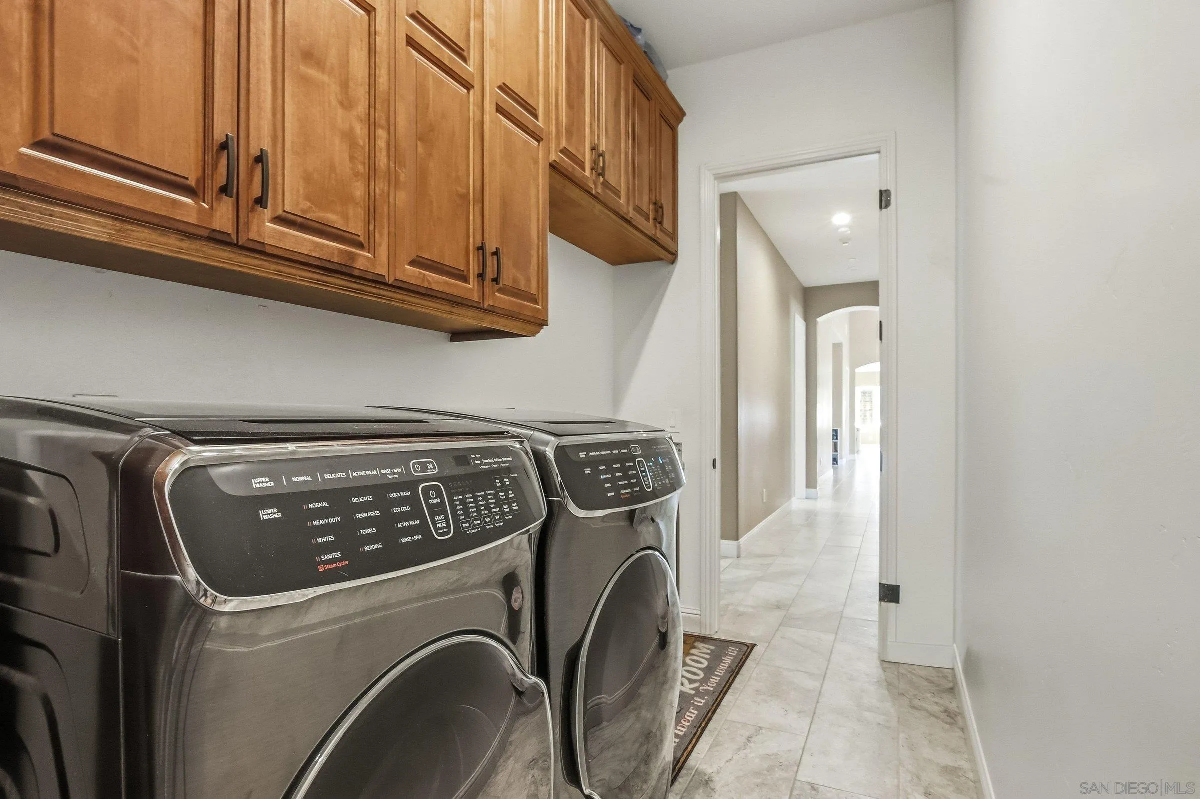 https://cdn.realtyfeed.com/cdn/127/260006447/ff548fe6771e054e6daf57859d5a655b.webp