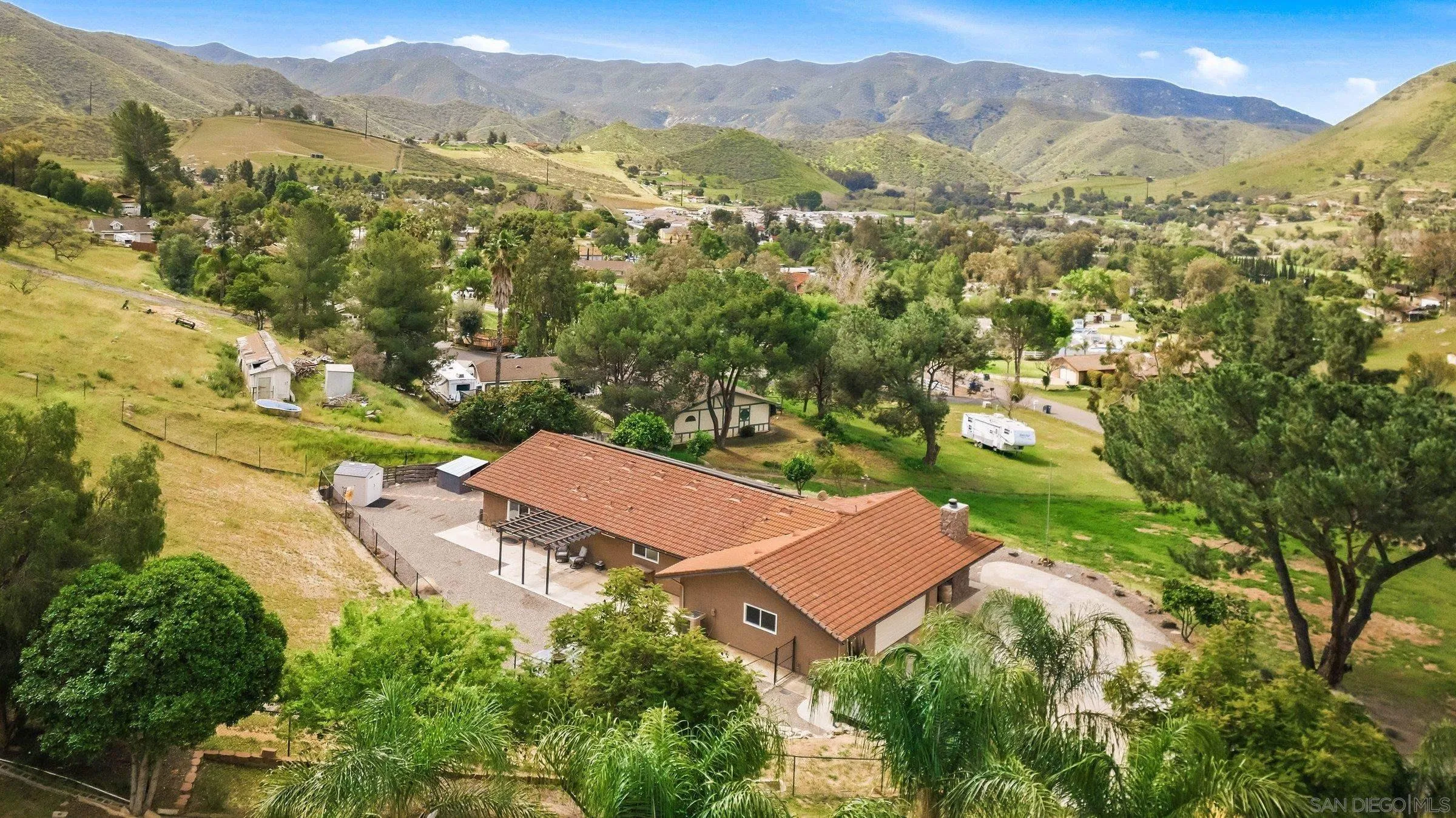https://cdn.realtyfeed.com/cdn/127/260006448/1723c791e3c8a68b7c88ab6ec28f40f1.webp