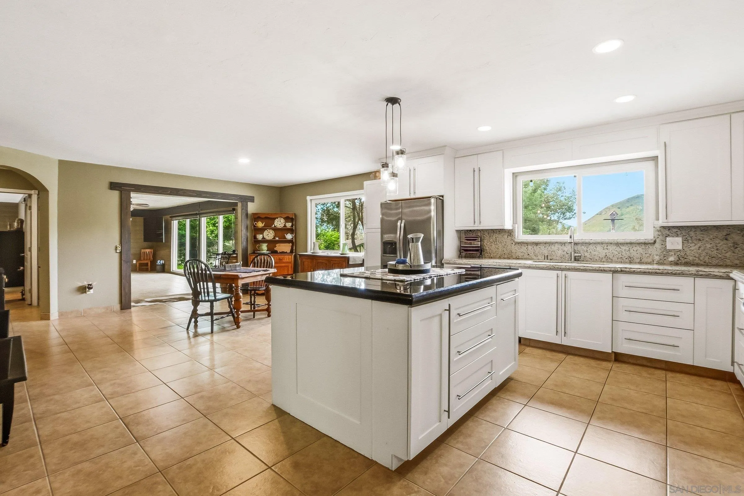https://cdn.realtyfeed.com/cdn/127/260006448/1c52ddf381aad050e845b987a34a8e80.webp
