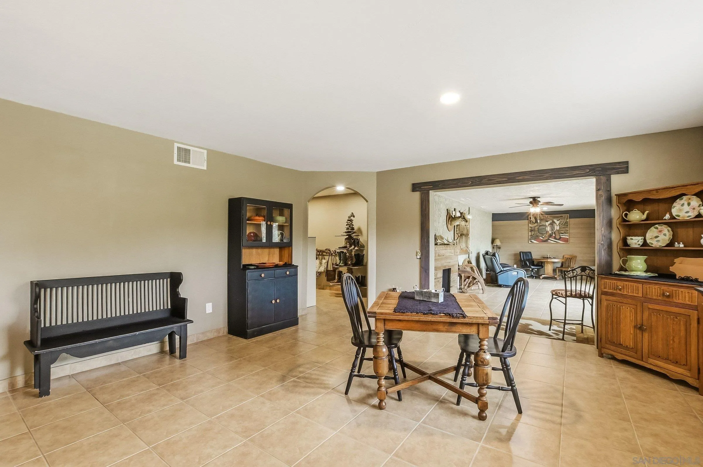https://cdn.realtyfeed.com/cdn/127/260006448/1e5b36ad8bfae5f8b3b91873f21d514b.webp