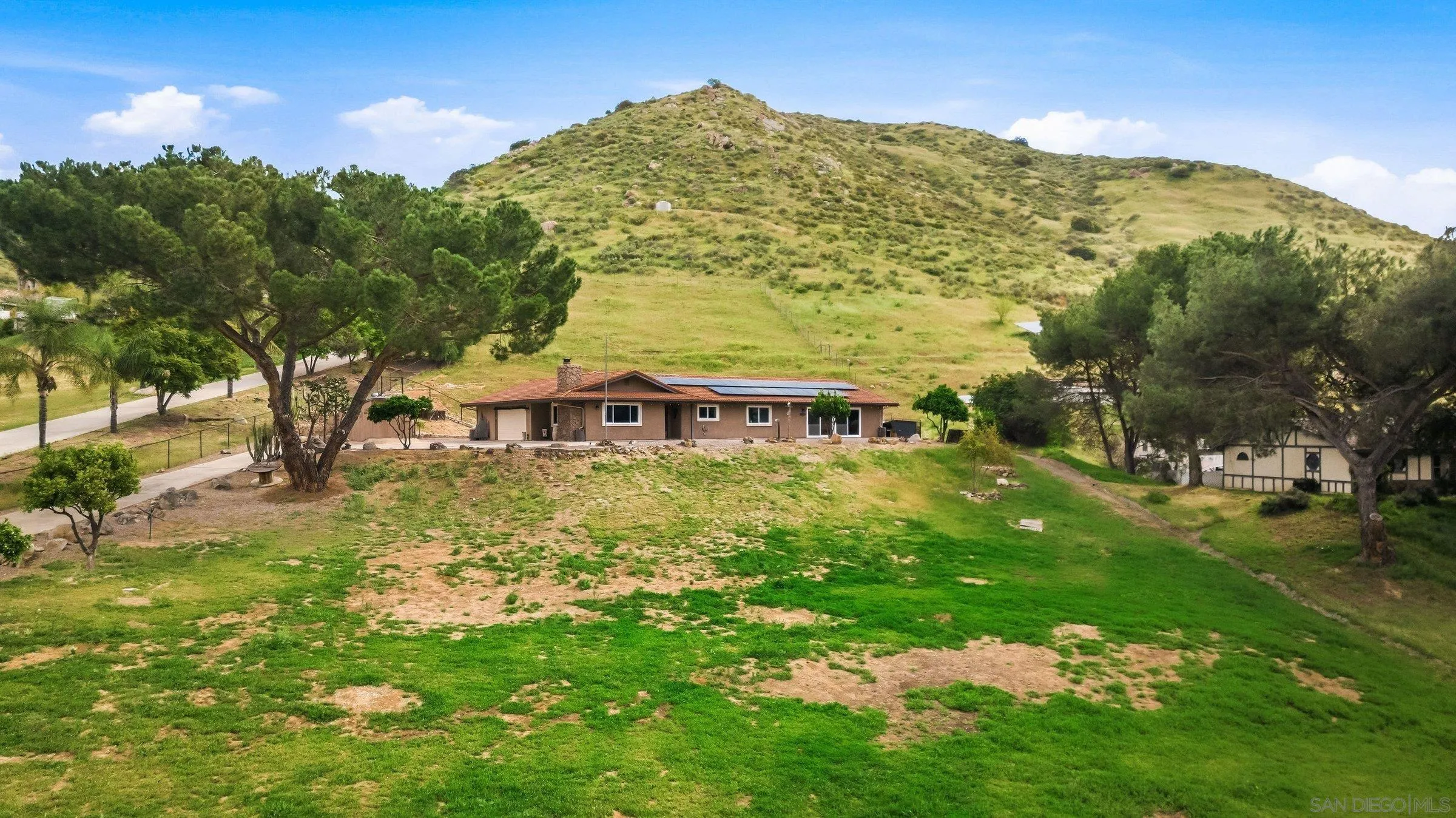 https://cdn.realtyfeed.com/cdn/127/260006448/22aa2c8450bd37af070a82dac38931f6.webp