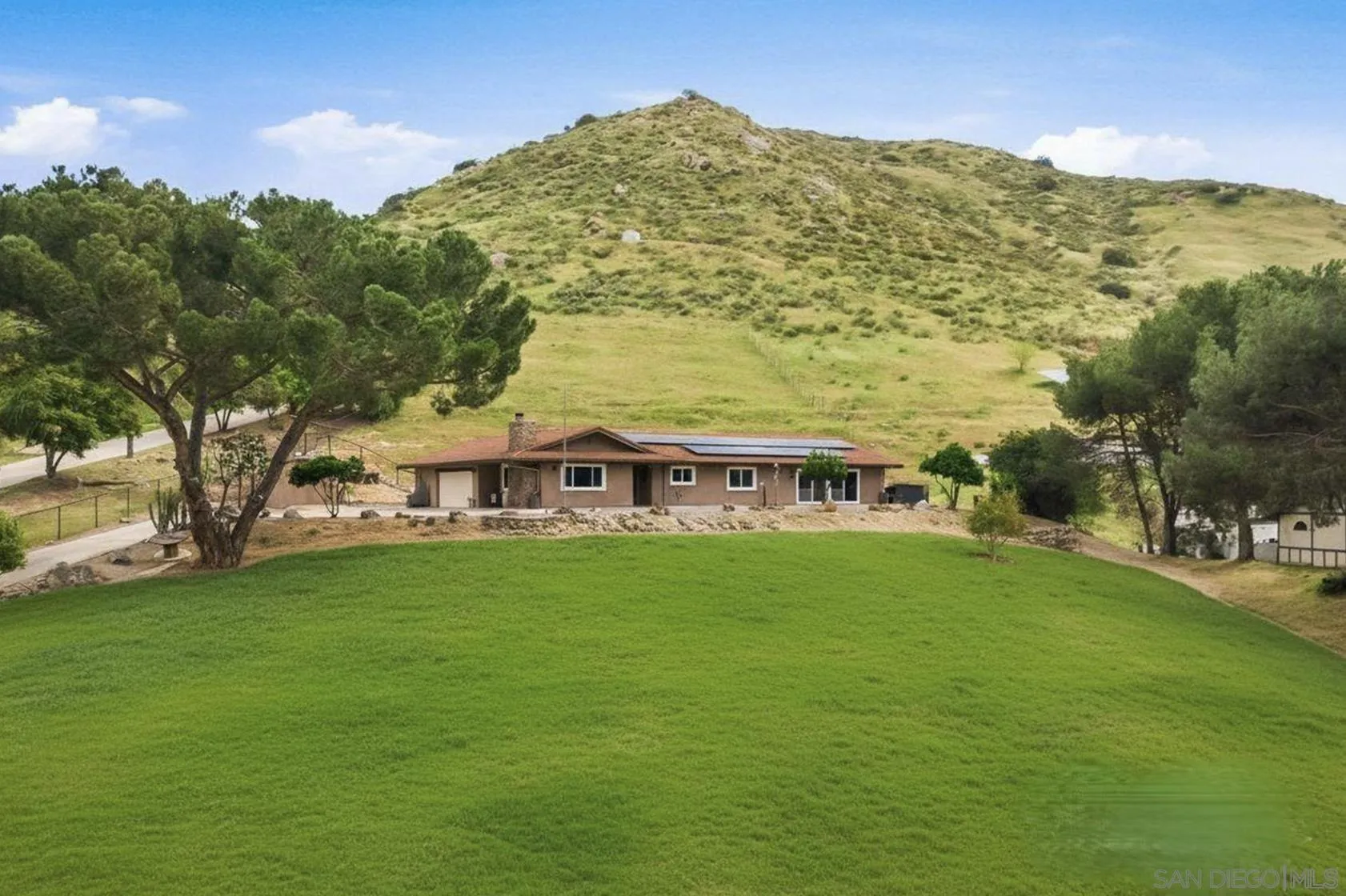 https://cdn.realtyfeed.com/cdn/127/260006448/2579772bcb3df841b175e075775aa8b2.webp