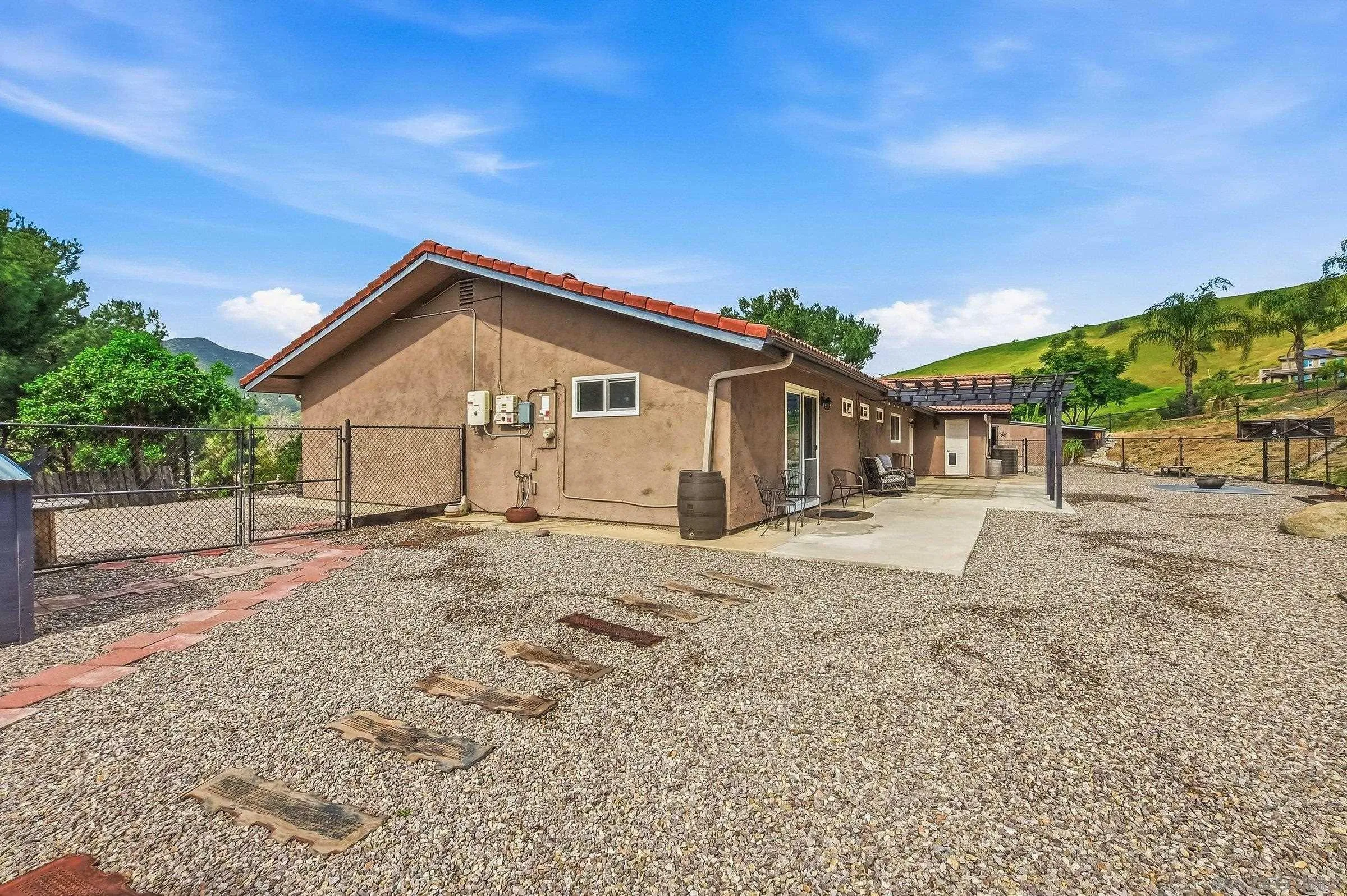https://cdn.realtyfeed.com/cdn/127/260006448/5b0cc44fb93387caabb0efd30a9d266c.webp