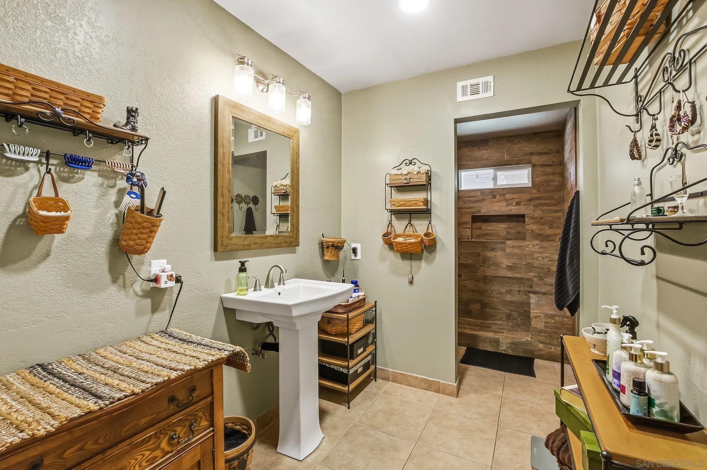 https://cdn.realtyfeed.com/cdn/127/260006448/87742d5677f06c7ec50bf2a1d7c46a5d.webp