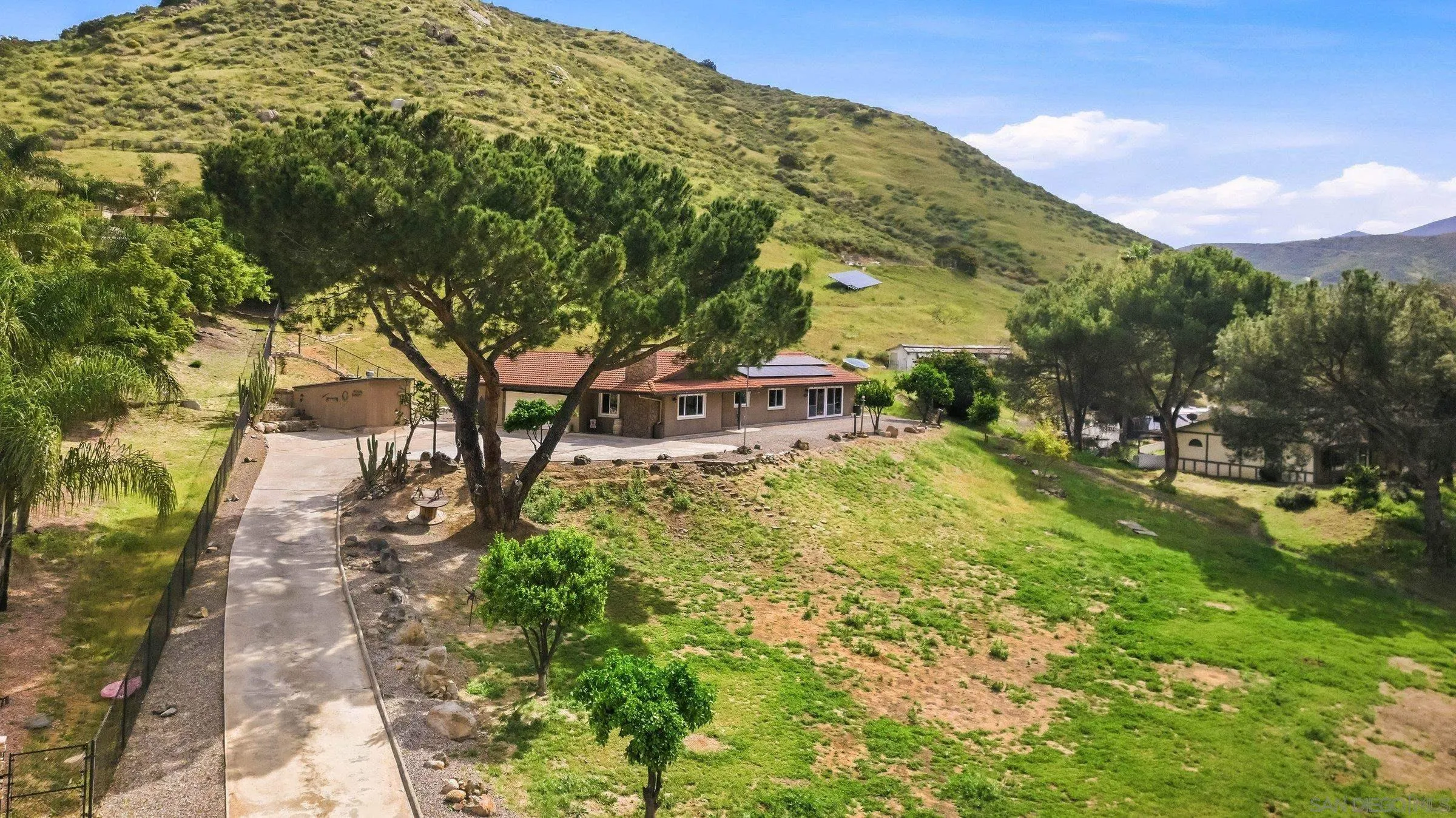 https://cdn.realtyfeed.com/cdn/127/260006448/936af45bec28e1ba7aa99a5c2e0ef1b6.webp