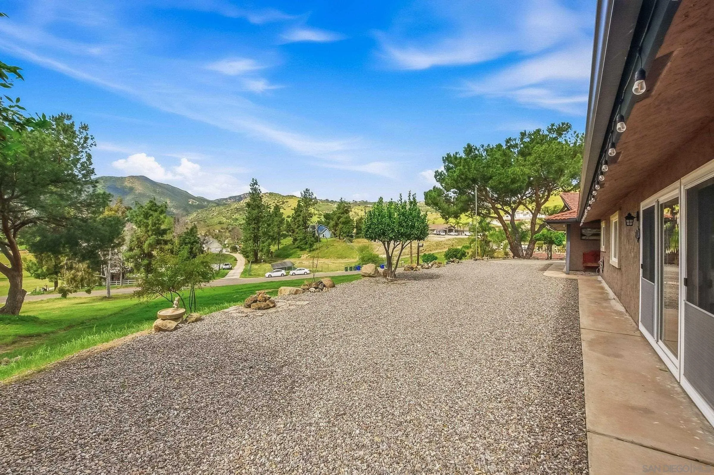 https://cdn.realtyfeed.com/cdn/127/260006448/98a6d2992c4e20ba792edde3cd72ed01.webp