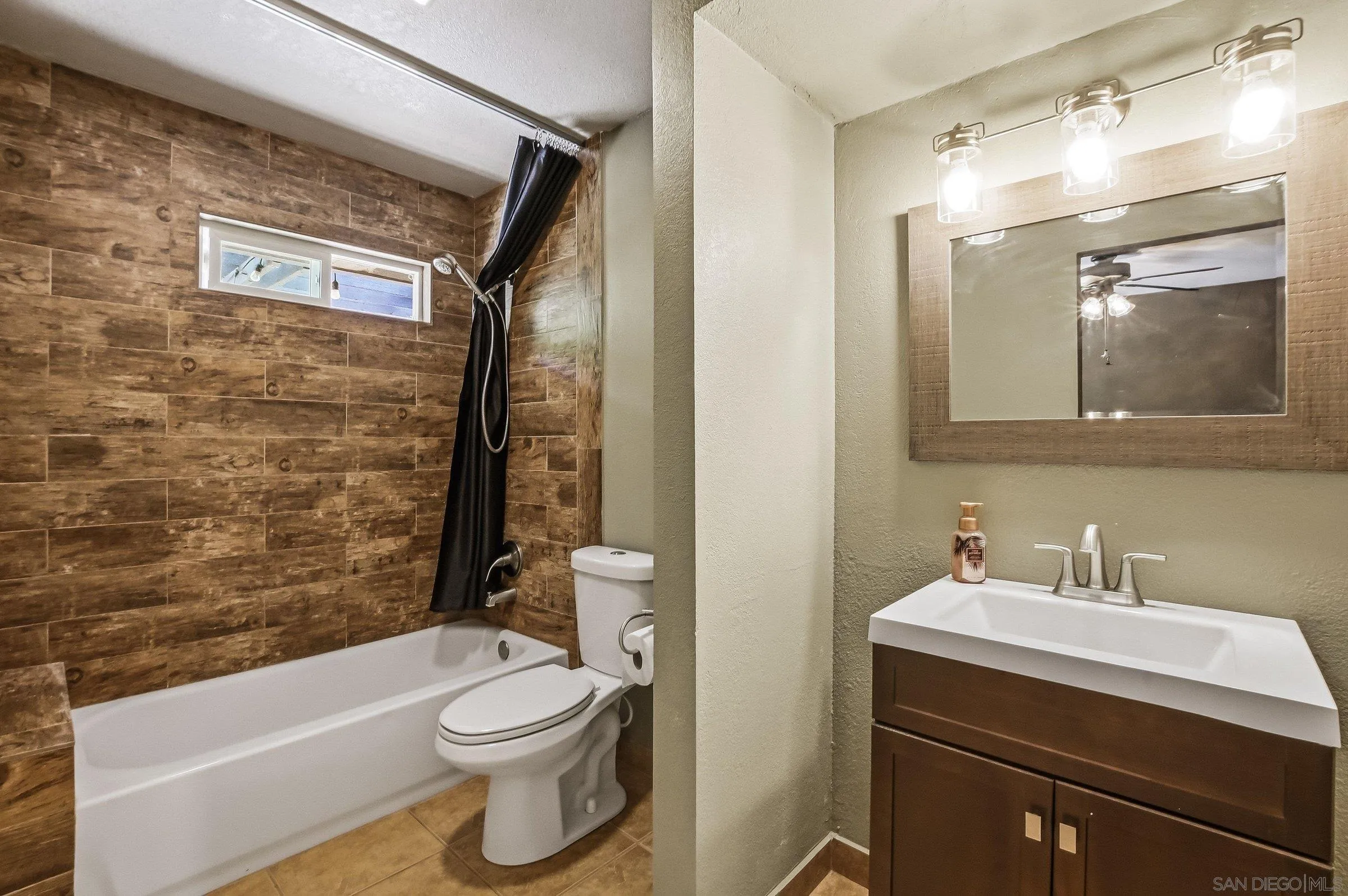 https://cdn.realtyfeed.com/cdn/127/260006448/d8af6e812403cd06347b5722b1a1ba2e.webp