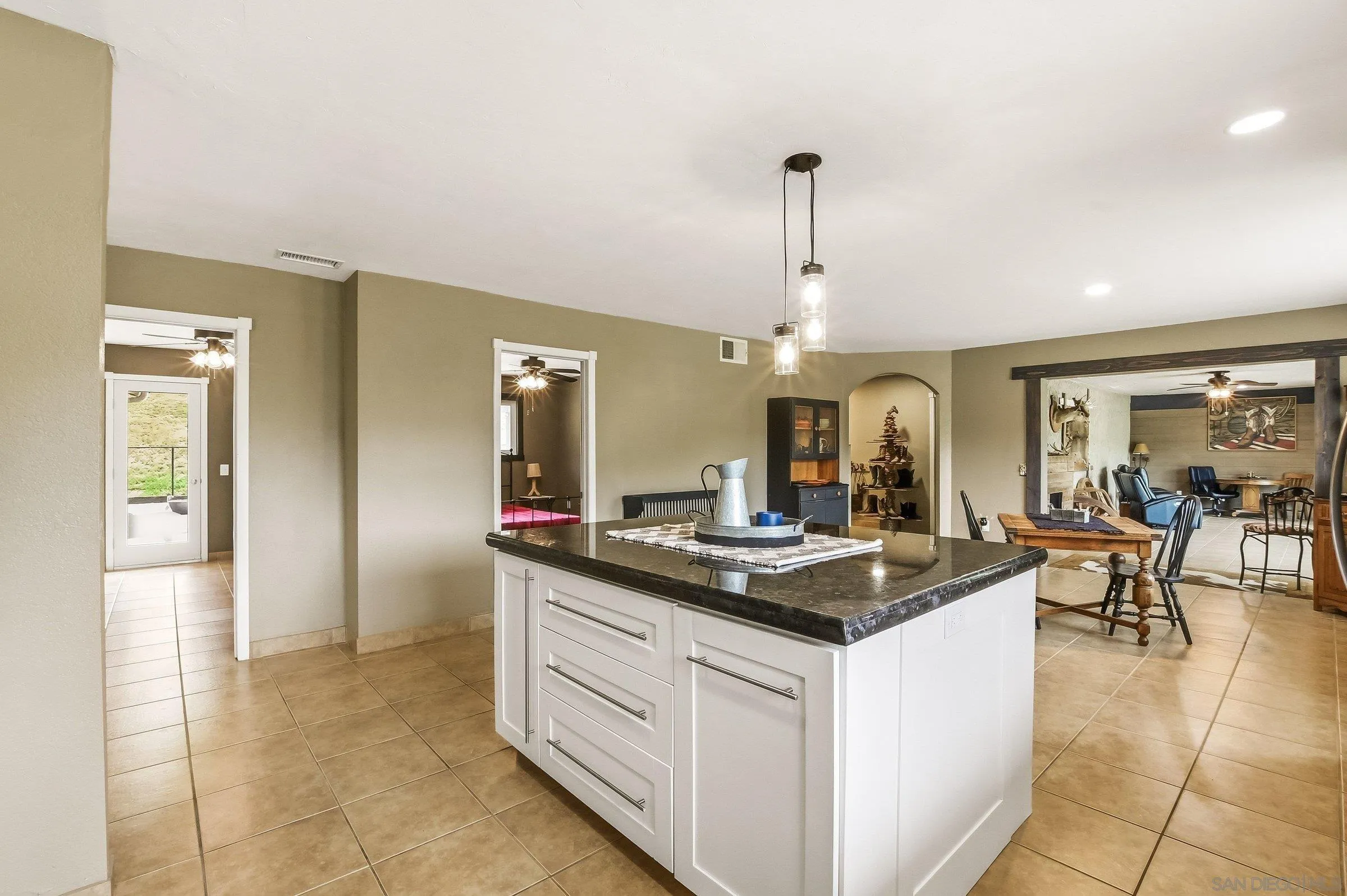 https://cdn.realtyfeed.com/cdn/127/260006448/ddd94cdd6ab583edc033504bab7d9cb3.webp