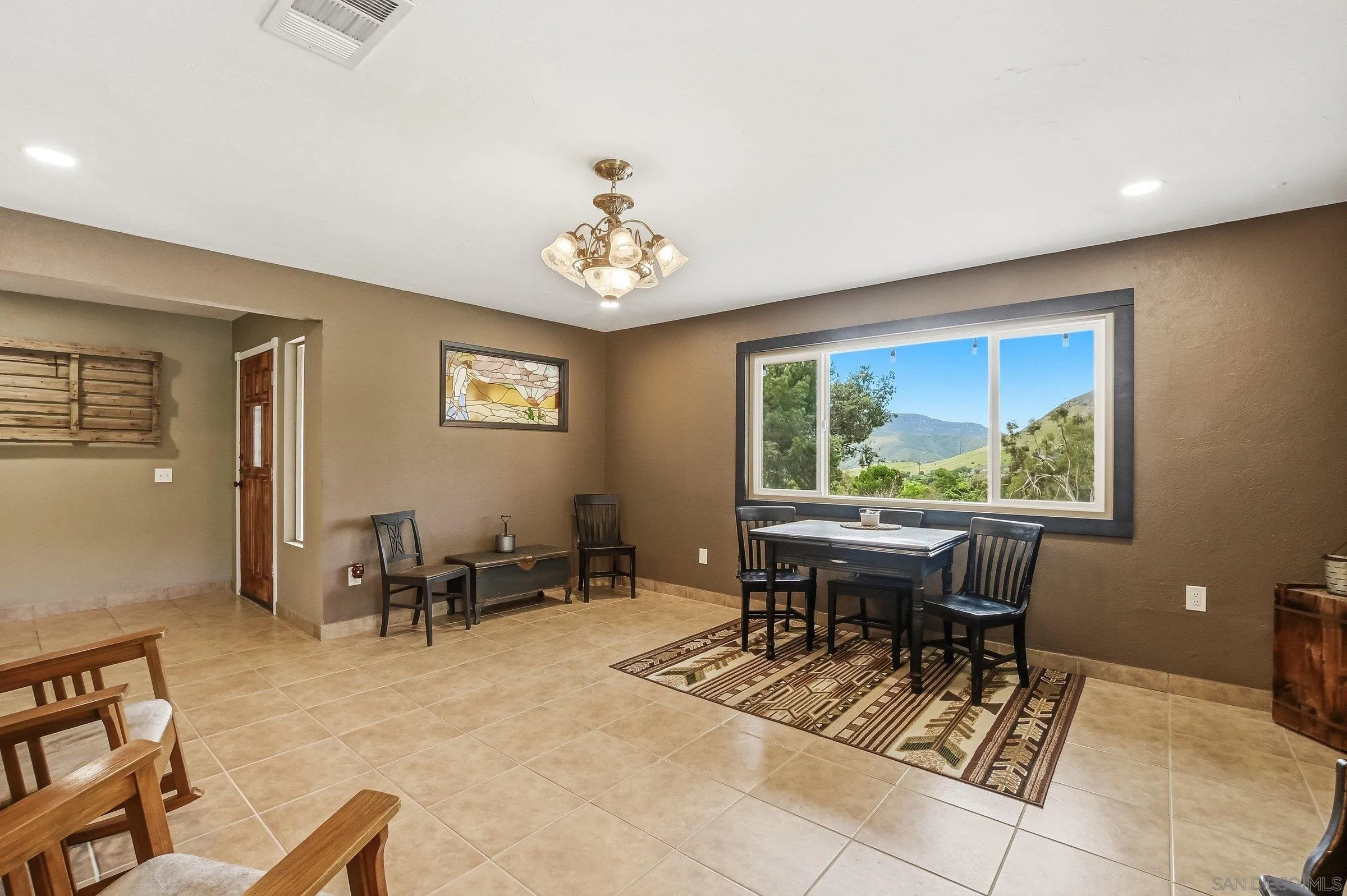 https://cdn.realtyfeed.com/cdn/127/260006448/fdf4c887bb9354f3aca06baa3238c45b.webp