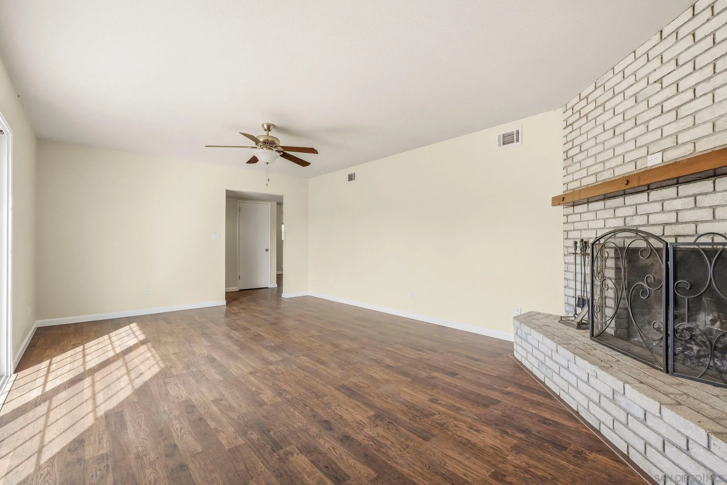 https://cdn.realtyfeed.com/cdn/127/260006452/0de98206e96f2b1482b2a5e5e4d71eab.webp