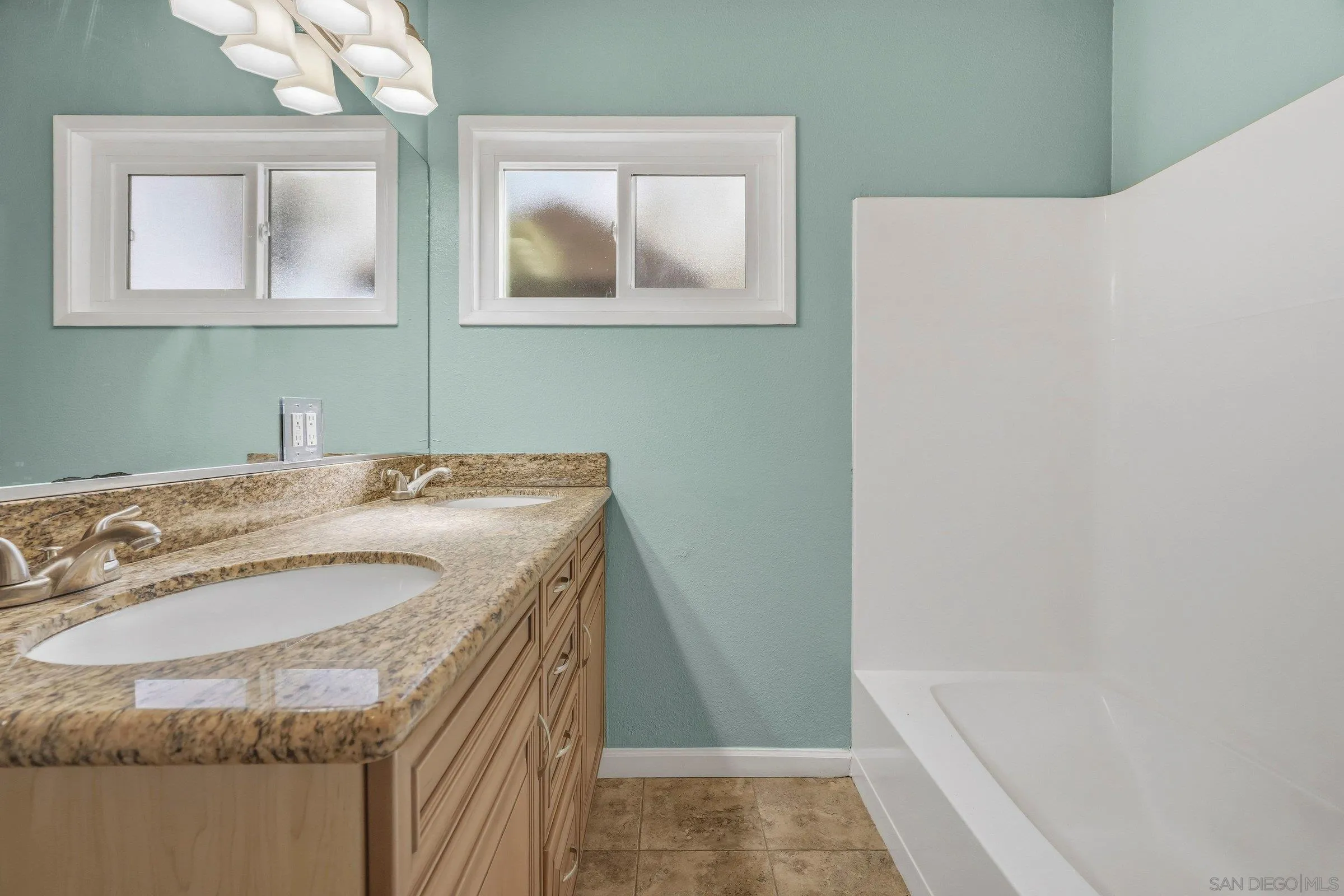 https://cdn.realtyfeed.com/cdn/127/260006452/40a002d598a239aac790dad258db126a.webp