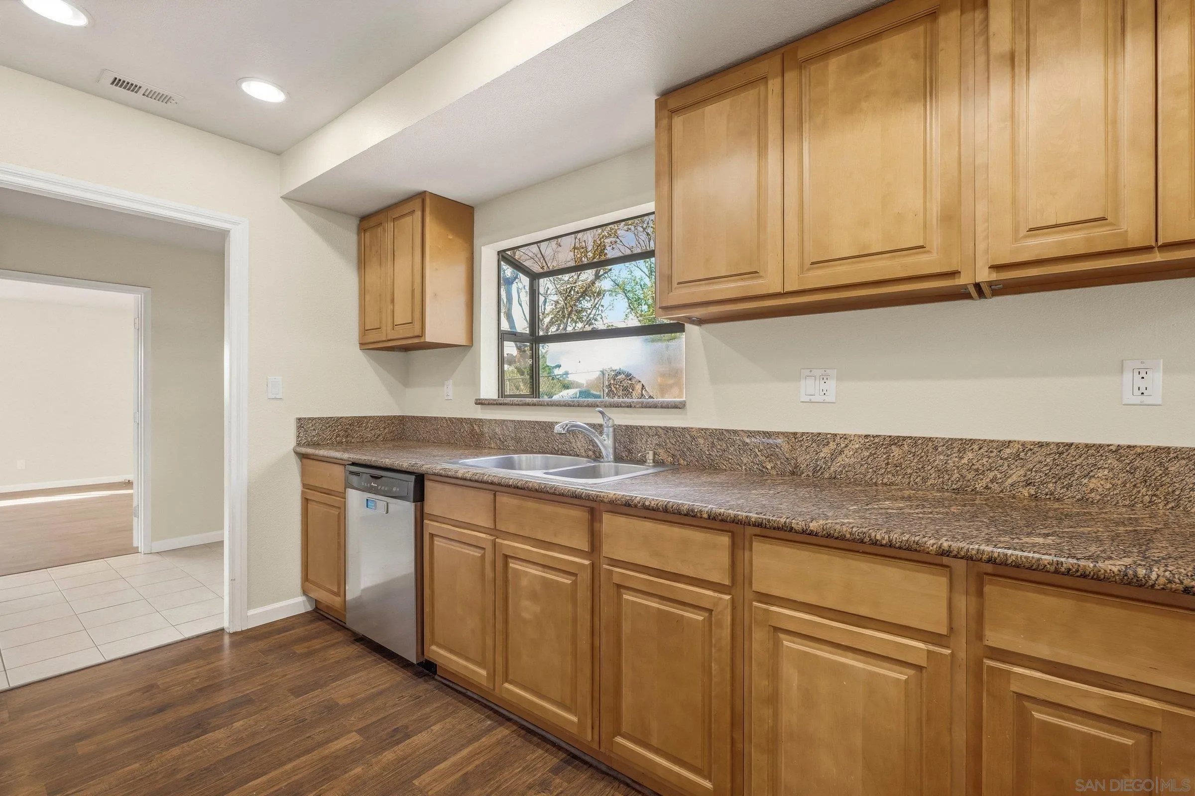 https://cdn.realtyfeed.com/cdn/127/260006452/a779c525fd50747082db0cd15c8d9f93.webp